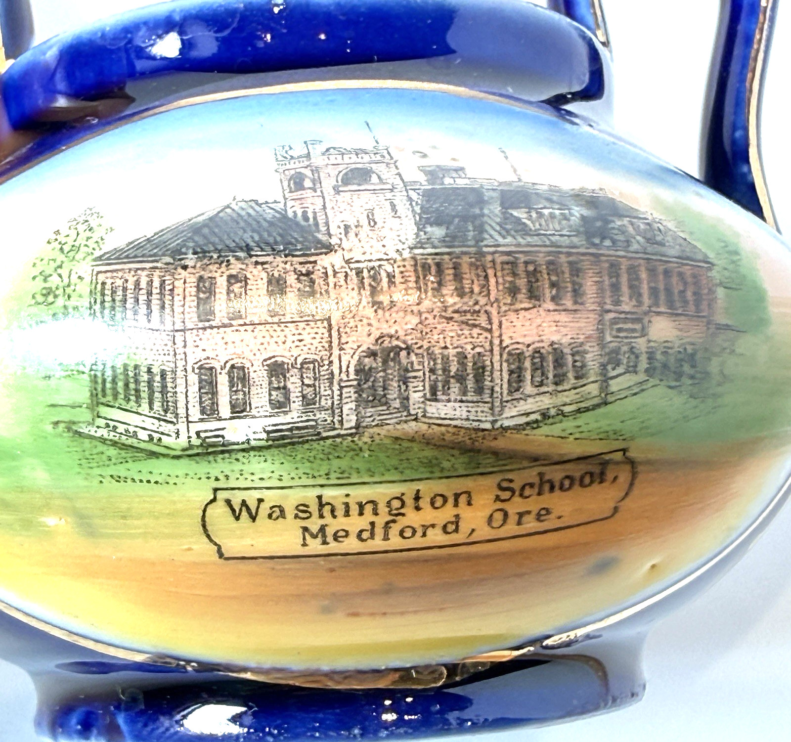 MEDFORD , OREGON - WASHINGTON SCHOOL - Antique Souvenir China Painted Cobalt MEDFORD , OREGON - WASHINGTON SCHOOL - Antique Souvenir China Painted Cobalt