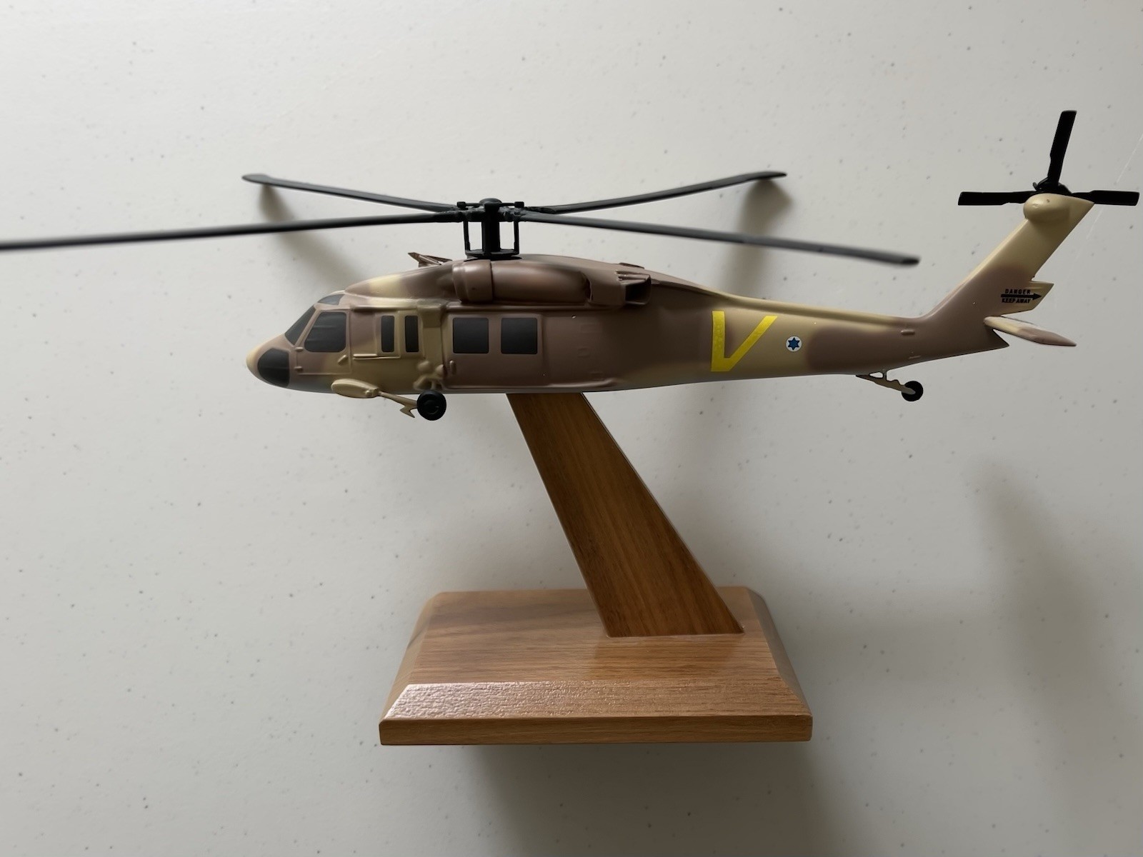 Black Hawk Israel Air Force UH-60 IAF Sikorsky model. Yanshuf. 