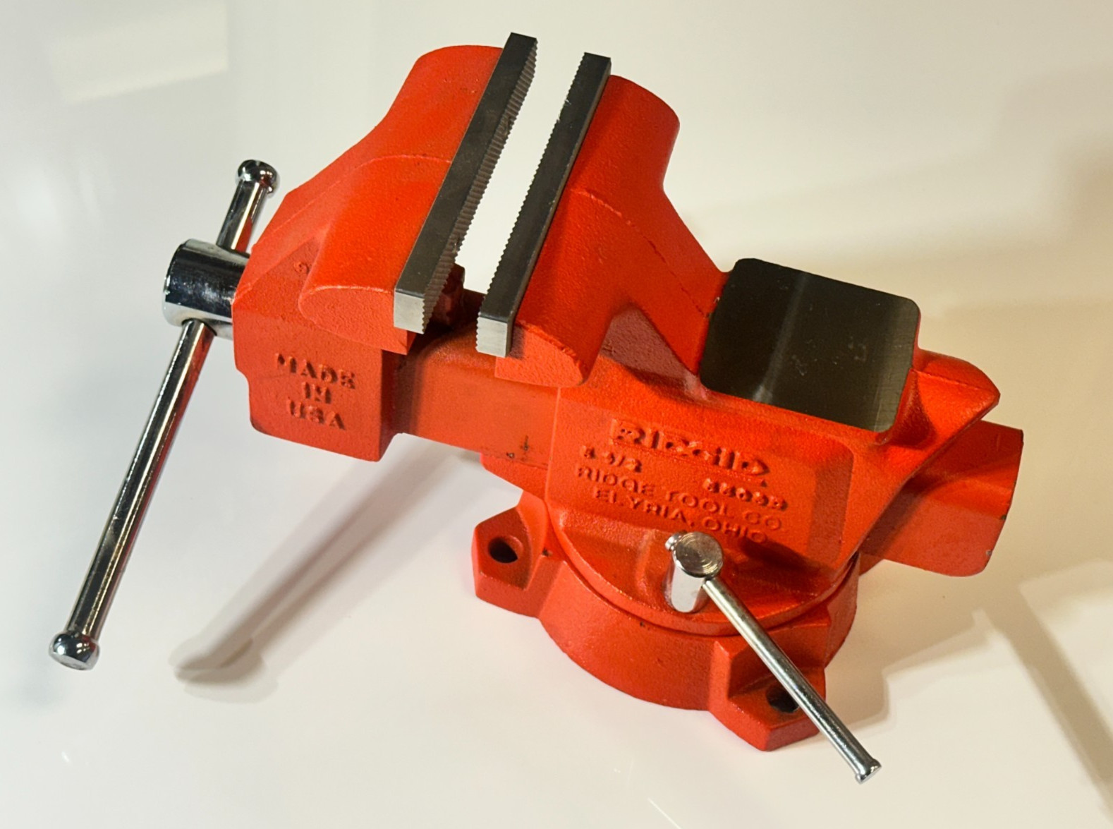 NOS Ridgid Tools USA No. 5500-R Swivel Base 5-1/2” Utility Base in Orange Finish NOS Ridgid Tools USA No. 5500-R Swivel Base 5-1/2” Utility Base in Orange Finish