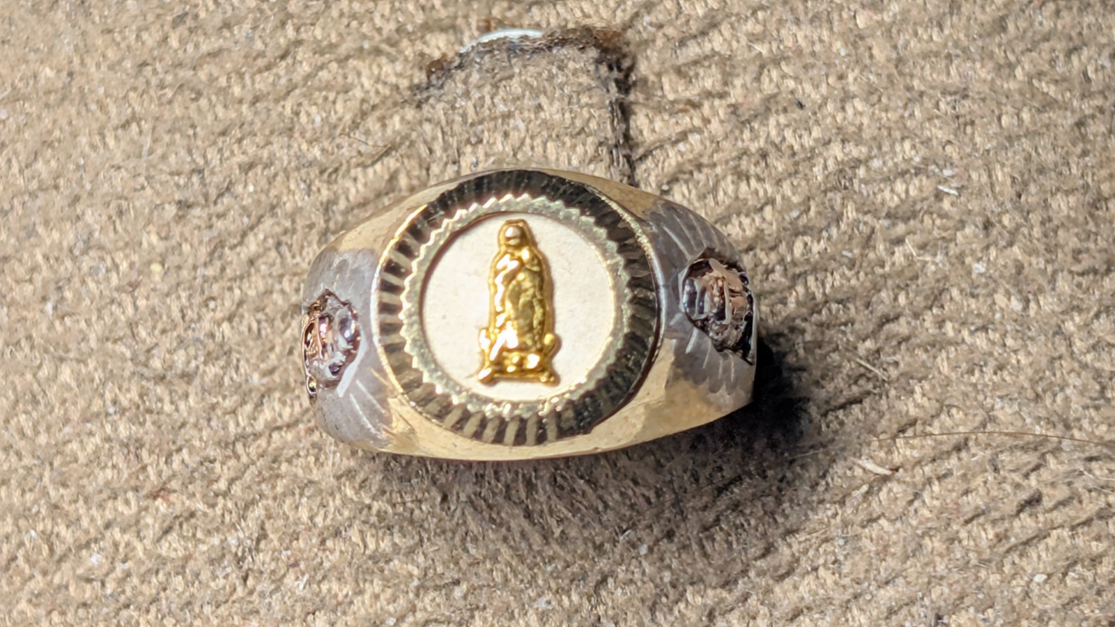 VINTAGE VERY SMALL 10K GOLD VIRGIN MARY RING HALLMARKED 10K