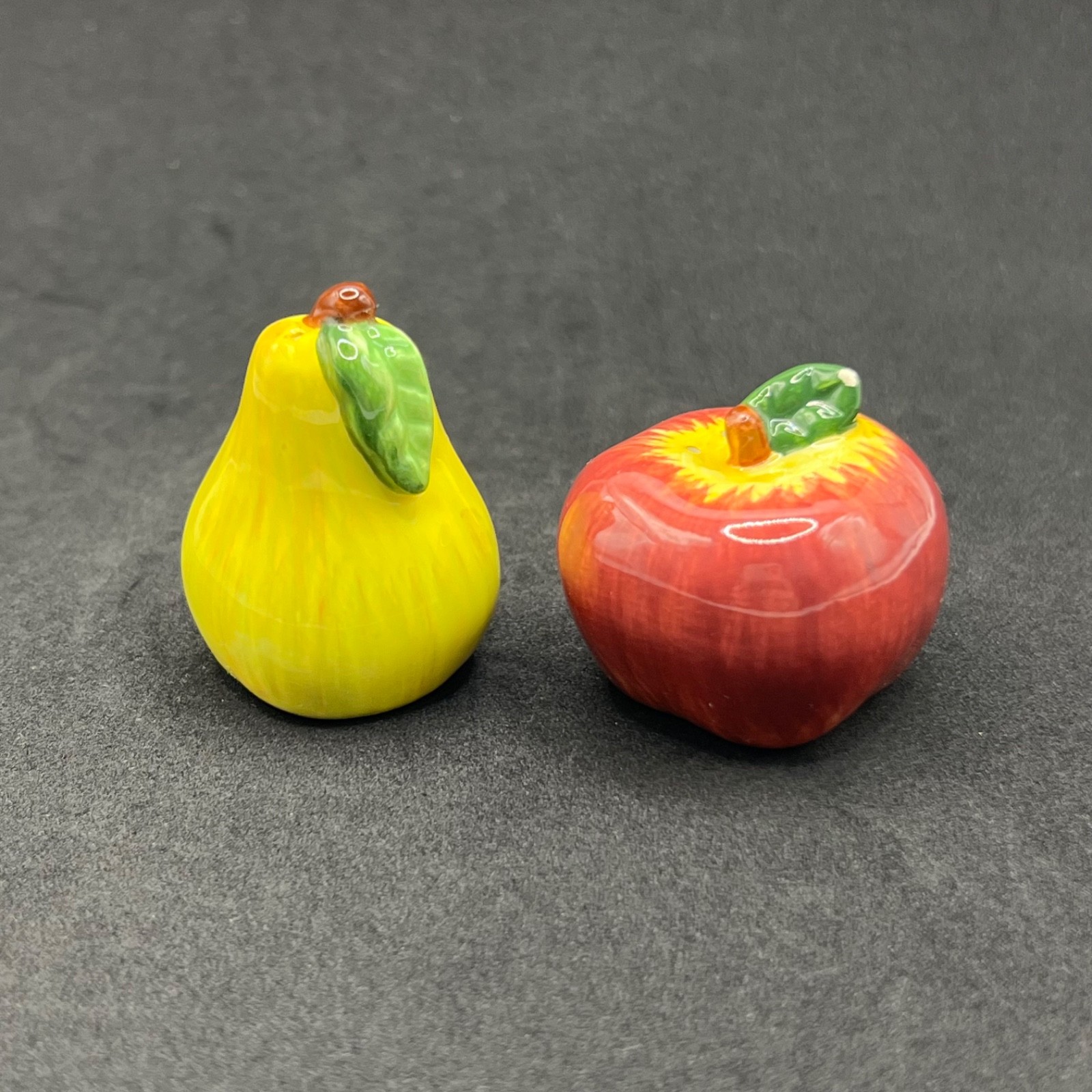  Vintage Hand Painted Ceramic Apple Pear Fruit Shape Salt Pepper Shakers Set