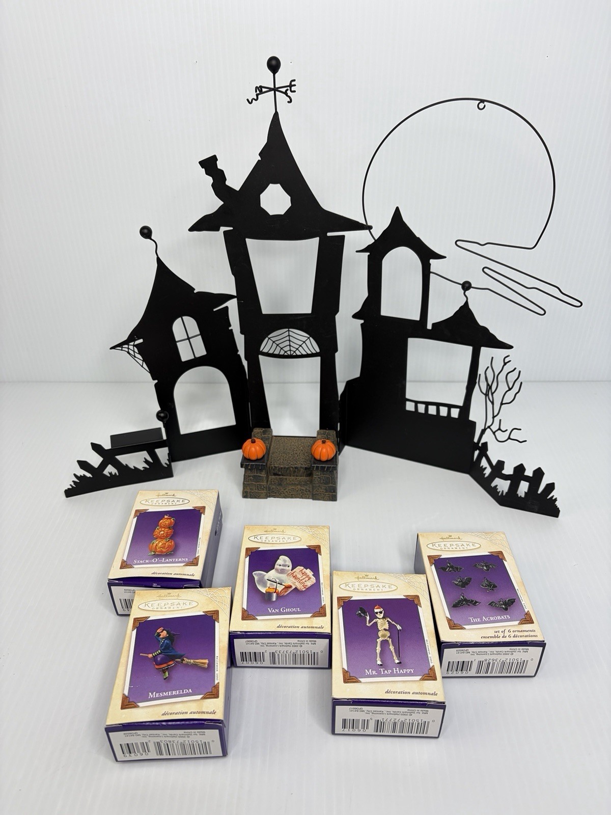 Rare 2003 HALLMARK Halloween Keepsake Ornaments (5) & Haunted House Display NEW