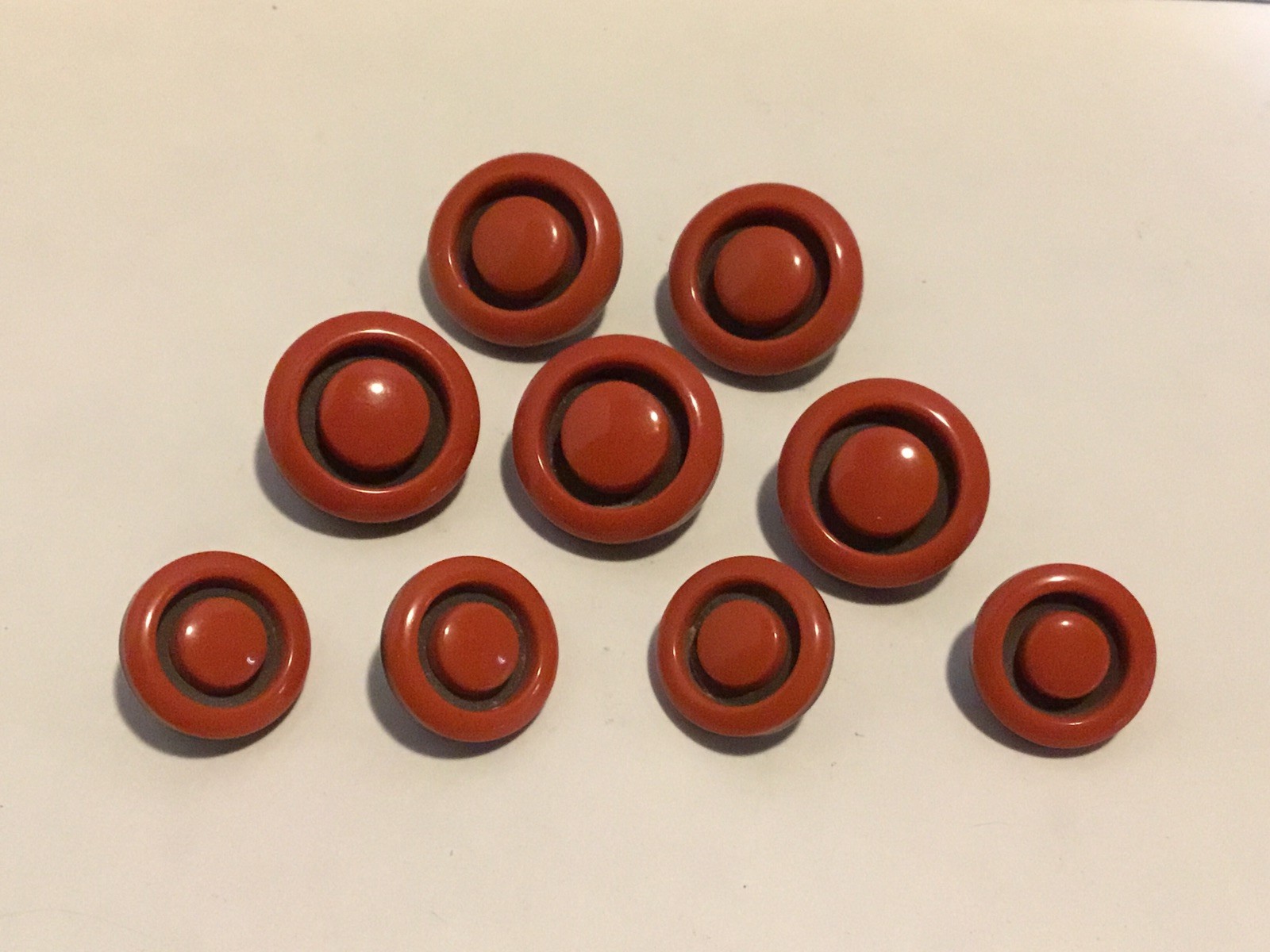 9 Vintage Rust & Black Bullseye Plastic Buttons Coat Jacket 20mm & 17mm