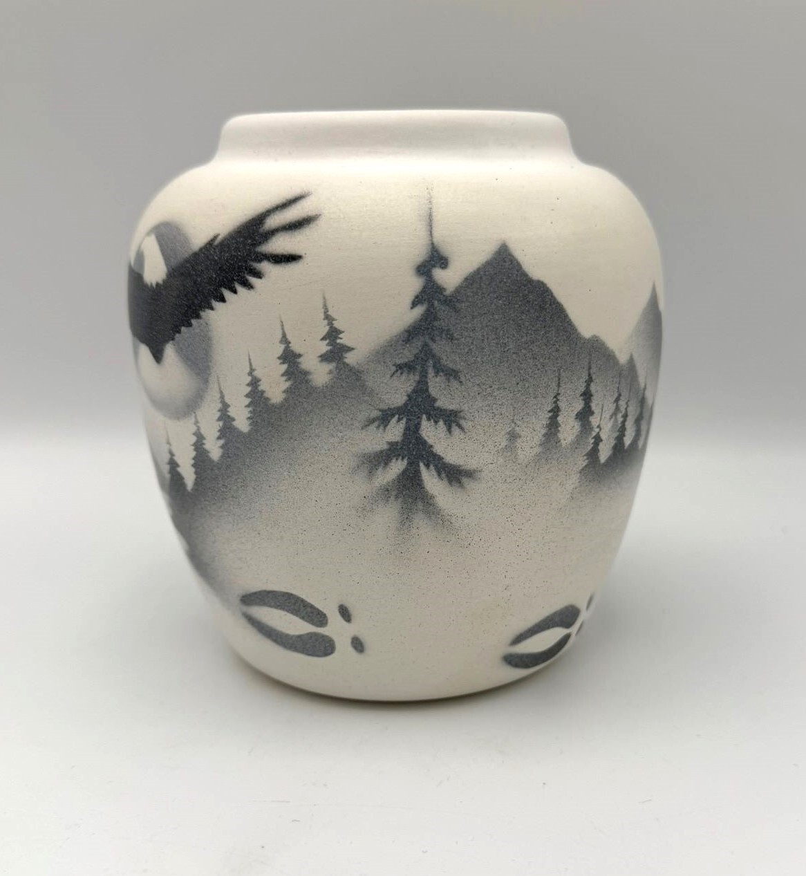 S.Western Navajo Vase white/blue Eagle, Bear,  Elk, Air-Brushed, by M. Redhorse