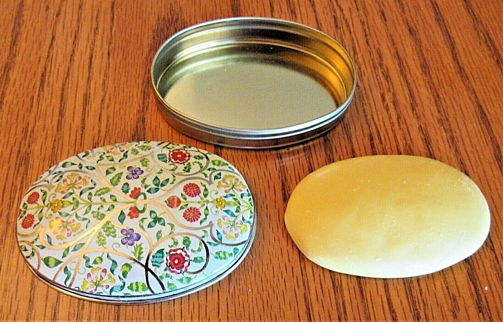 VINTAGE 1981 IAN LOGANS FINE ENGLISH TRAVELING SOAP TIN W/ LID USED ENGLAND