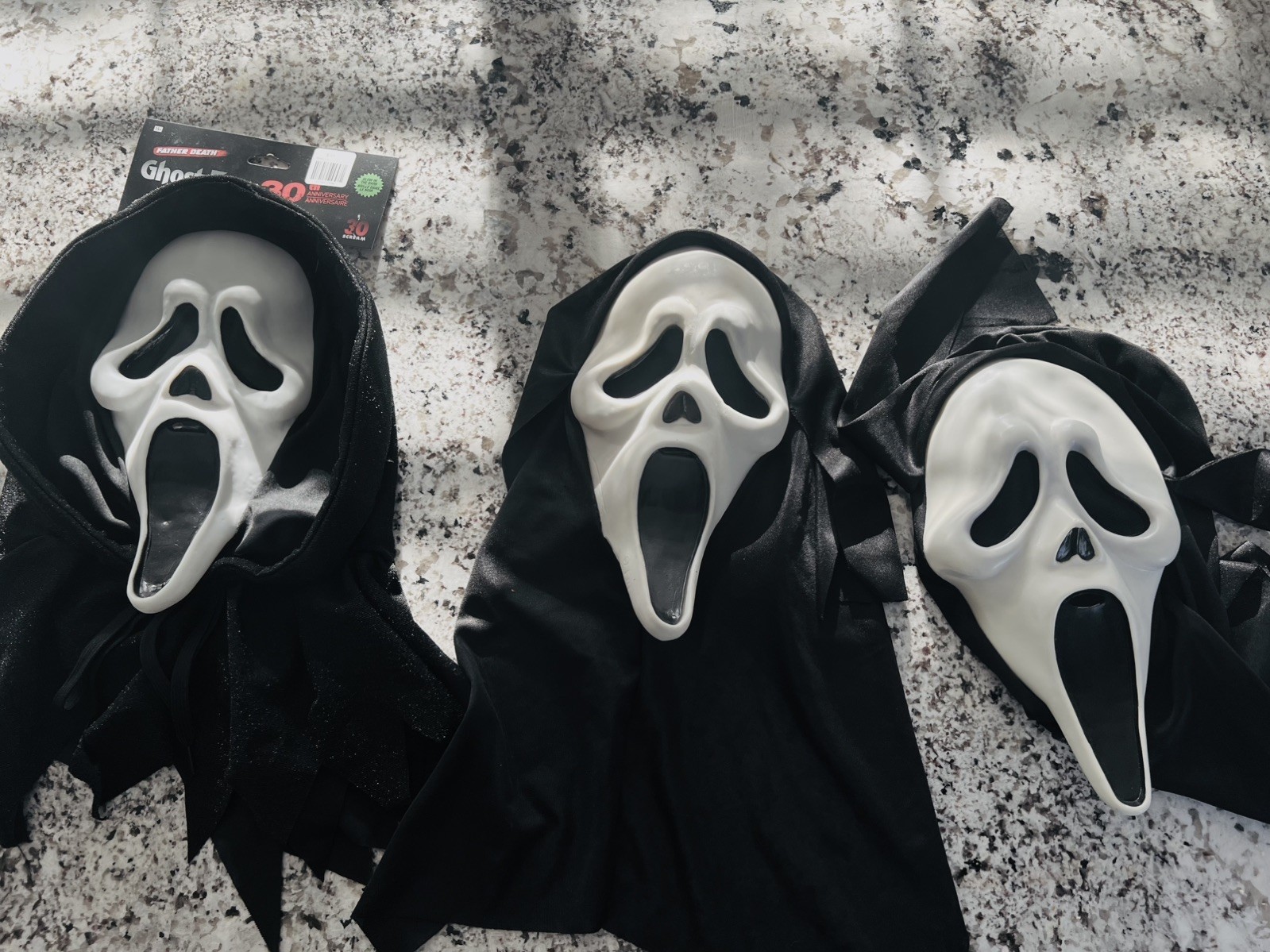 Scream Ghostface Mask Lot of 3 – 30th Anniversary Gen 1, Gen 2 & Scream 3 EU Scream Ghostface Mask Lot of 3 – 30th Anniversary Gen 1, Gen 2 & Scream 3 EU