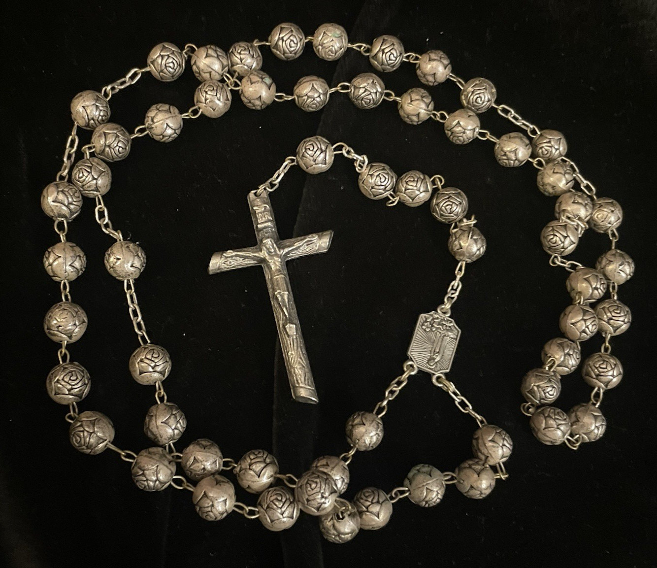 Vintage 1983 Rosebud Silver Tone Rosary Crucifix FATIMA SCENE Medals Italy 17\