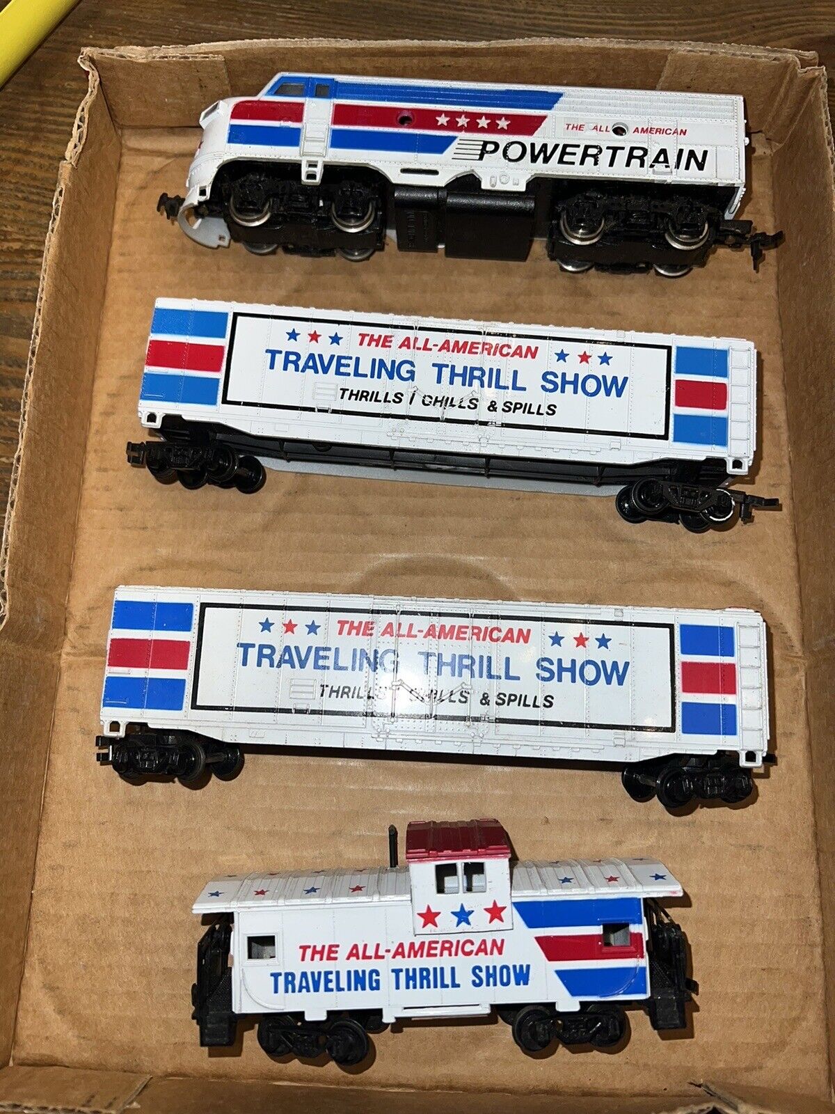 HO Scale Train: The All-American Traveling Thrill Show Loco-Box Cars Caboose