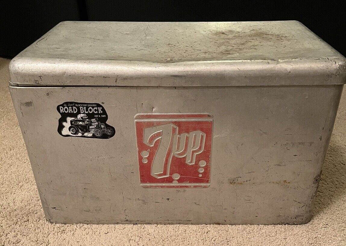 Vintage 7 UP  Ice Chest Cooler Aluminum Mid-Century Retro 1950’s Plug Pop Soda