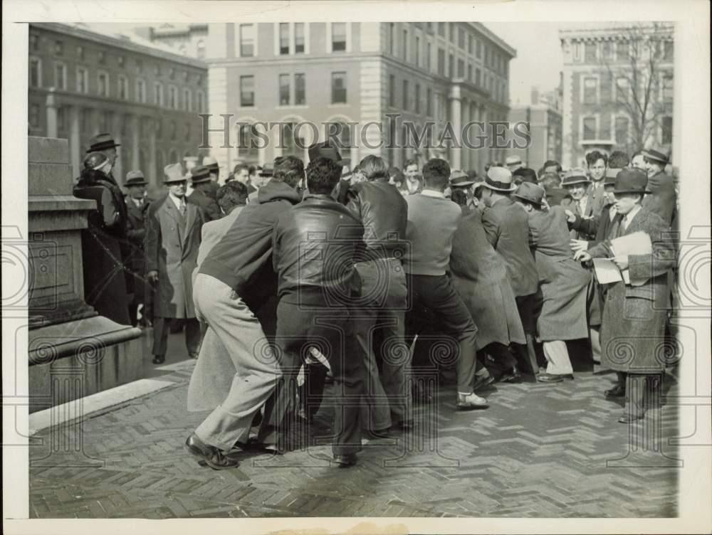 1932 Press Photo Student strikers fight over a black cloth in New York