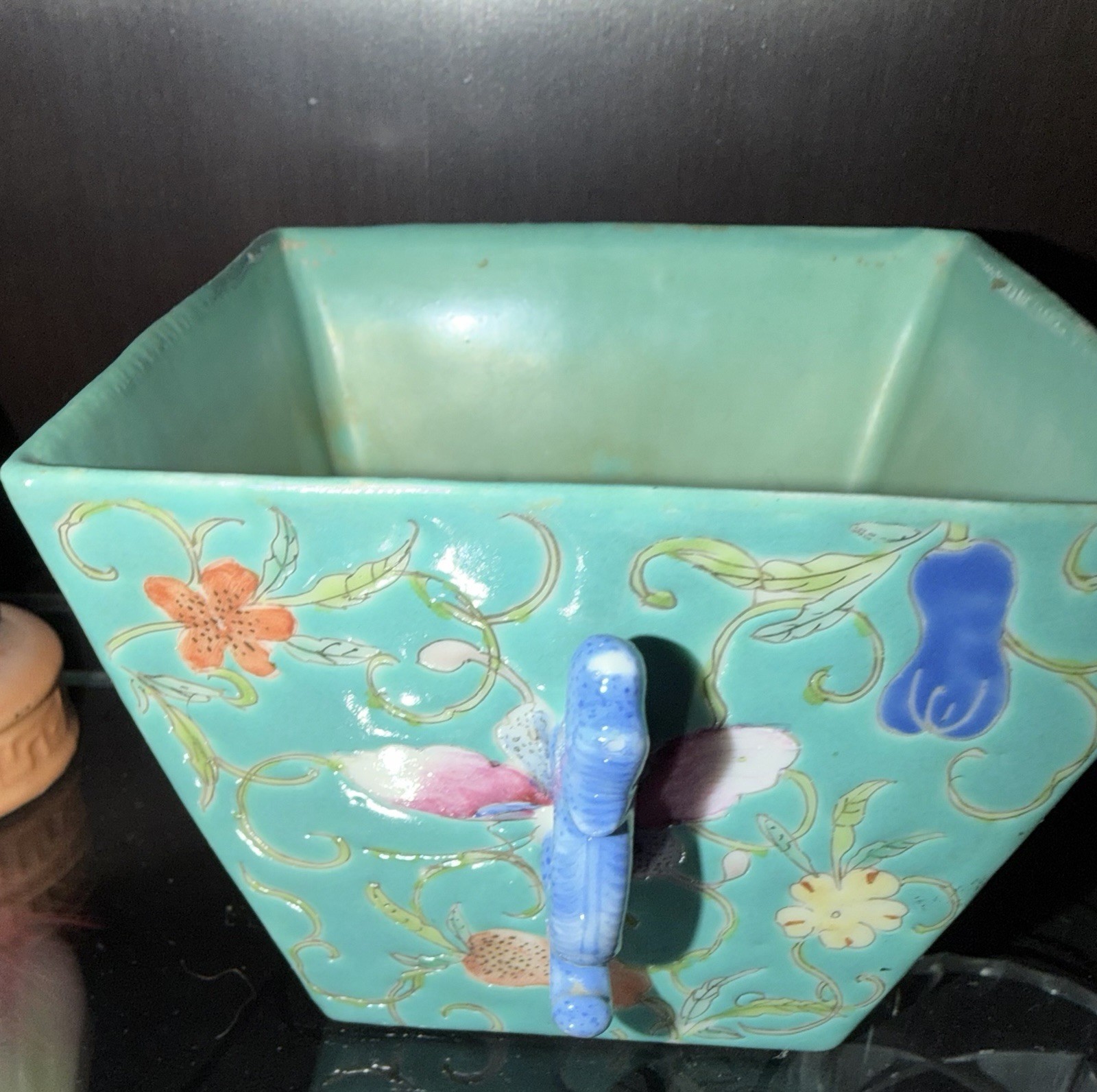 Beautiful hand-painted Chinese vase, late 1800’s