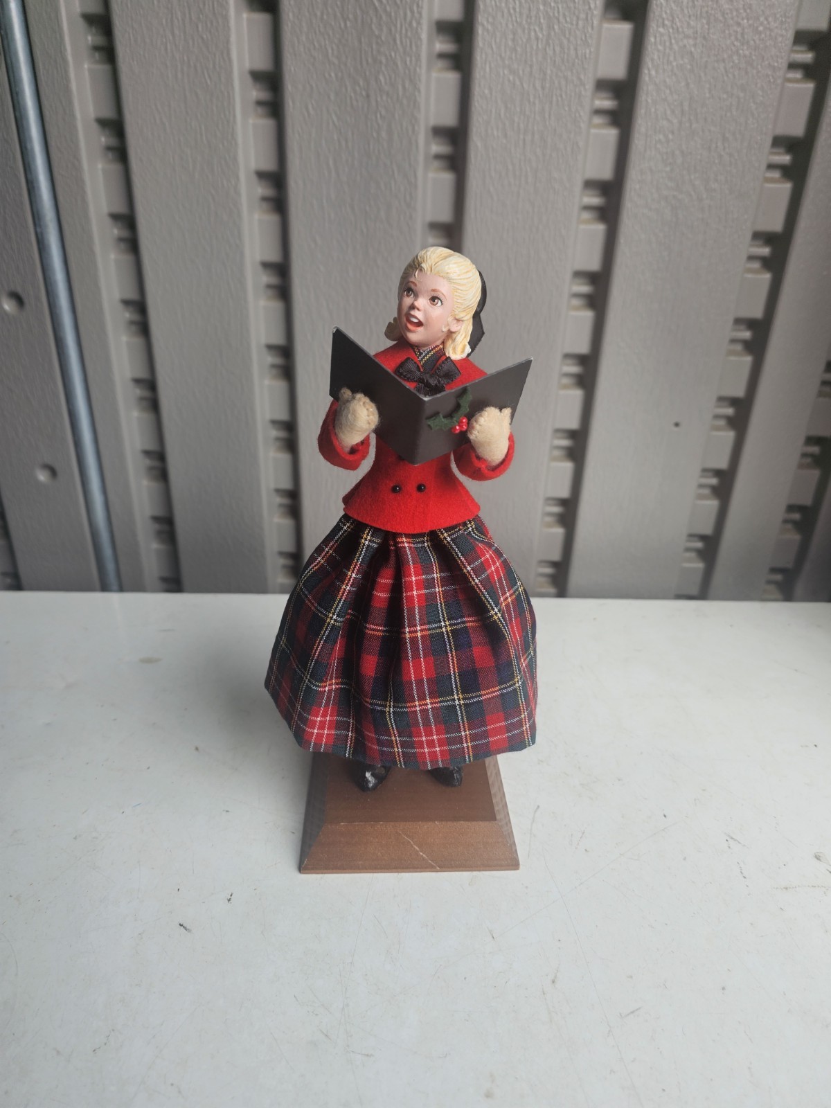 SIMPICH TEENAGE GIRL CHRISTMAS CAROLER CHARACTER DOLL 1990