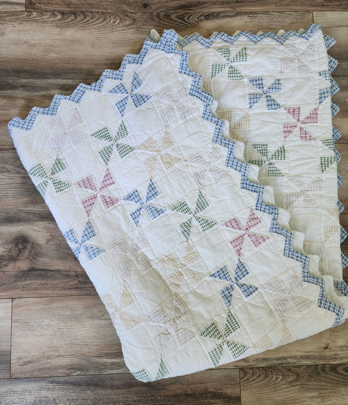 Vintage Handmade Pinwheel Patchwork Quilt | 81\