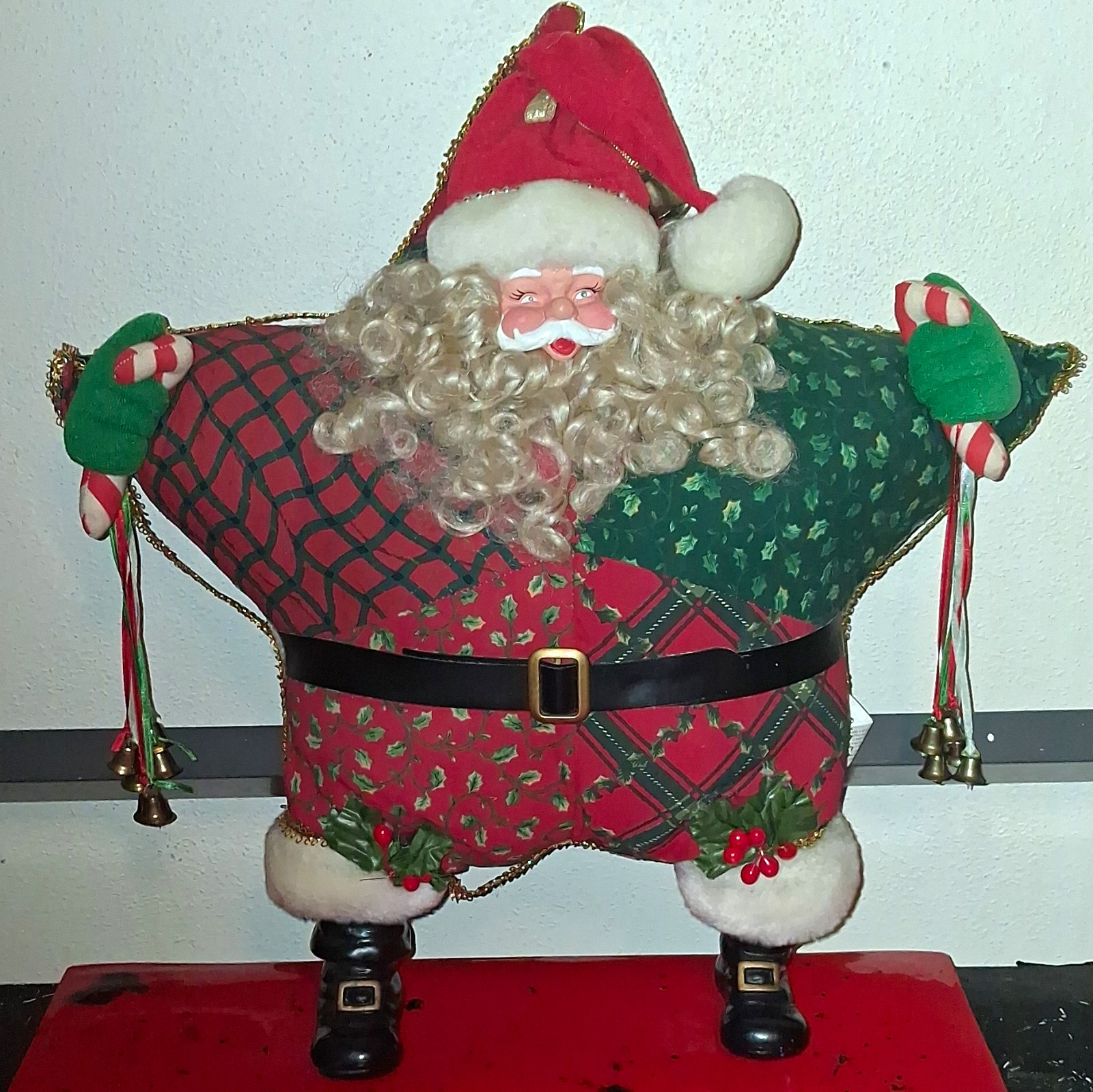 Coyne\'s Inc. Star-Shaped Santa Claus Plaid Fabric Plush 3D Effect 1994 Coyne\'s Inc. Star-Shaped Santa Claus Plaid Fabric Plush 3D Effect 1994