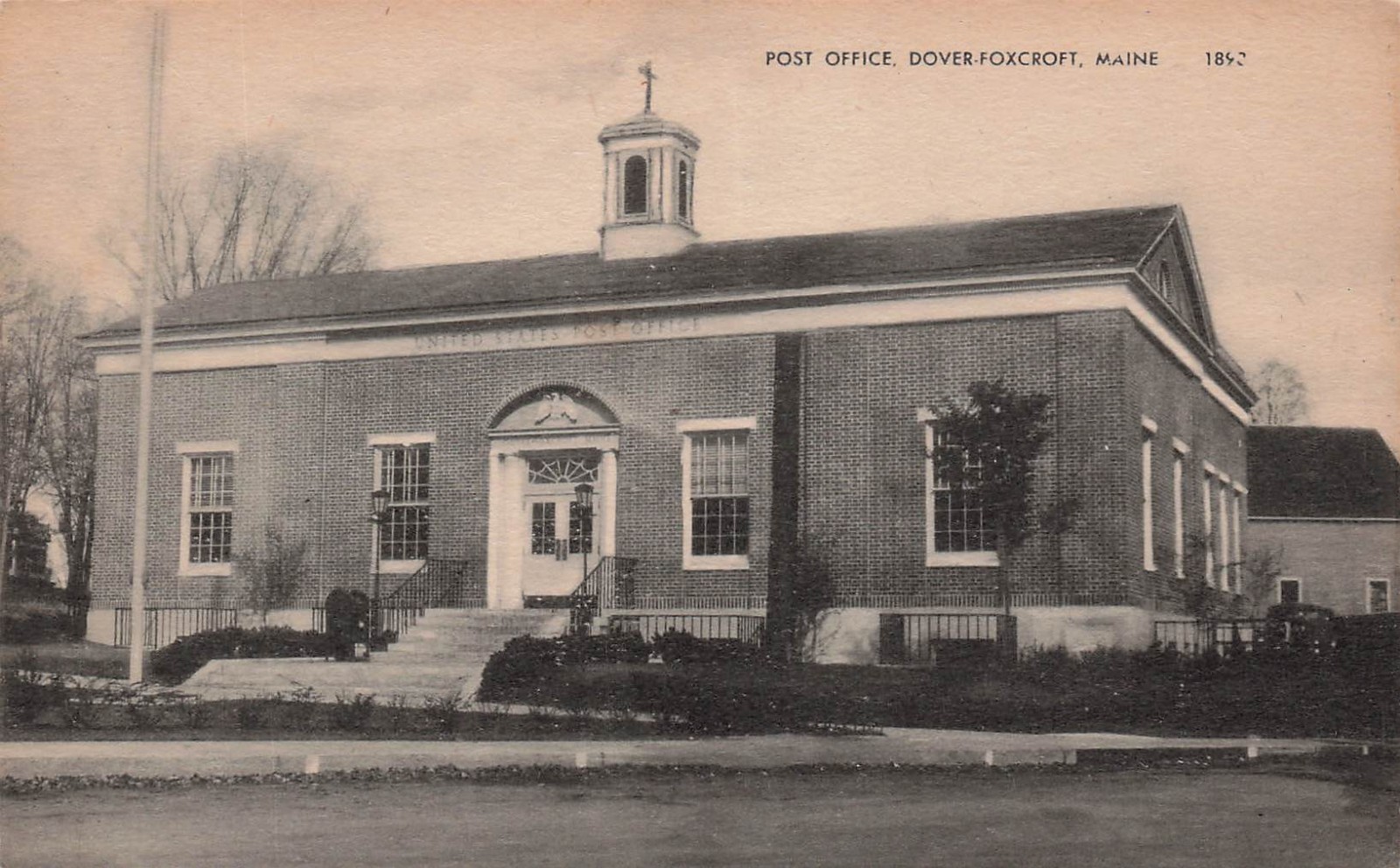 Dover Foxcroft Maine Post Office Vtg Postcard 41A