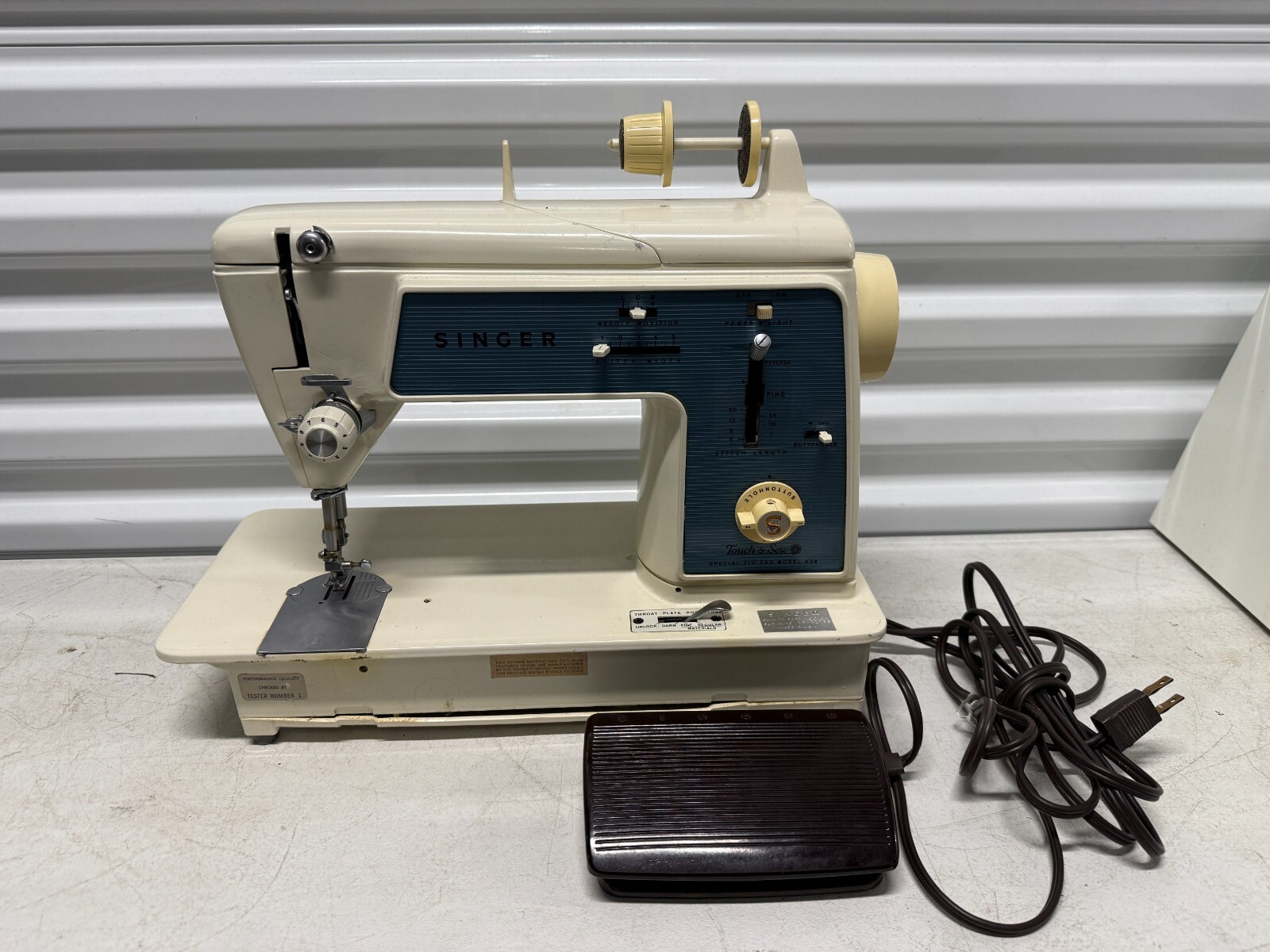 Singer Touch & Sew 628 Special Zig-Zag Cream Sewing Machine