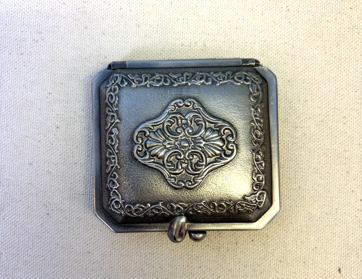 Vintage Pewter Floral Folding Pocket Photo Frame Travel Double Picture Locket
