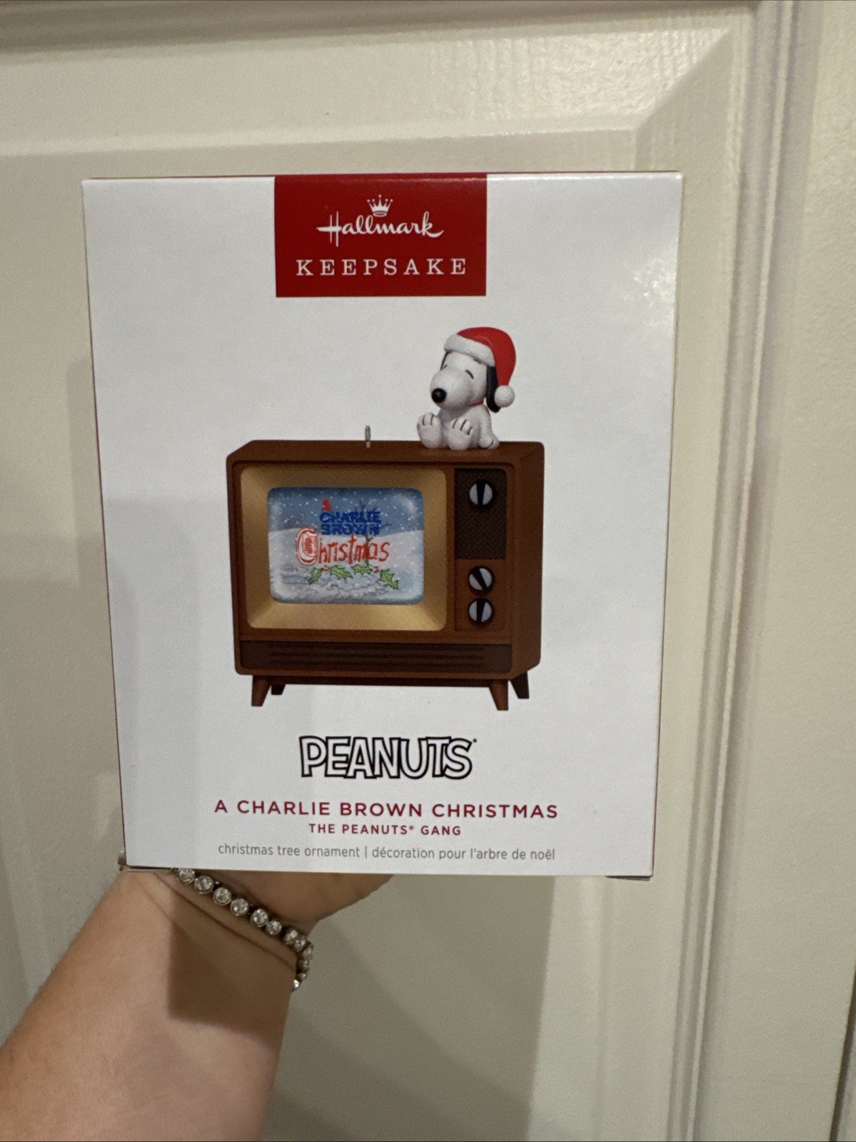 Hallmark 2026 Peanuts A CHARLIE BROWN CHRISTMAS Magic Ornament ~ NMIB