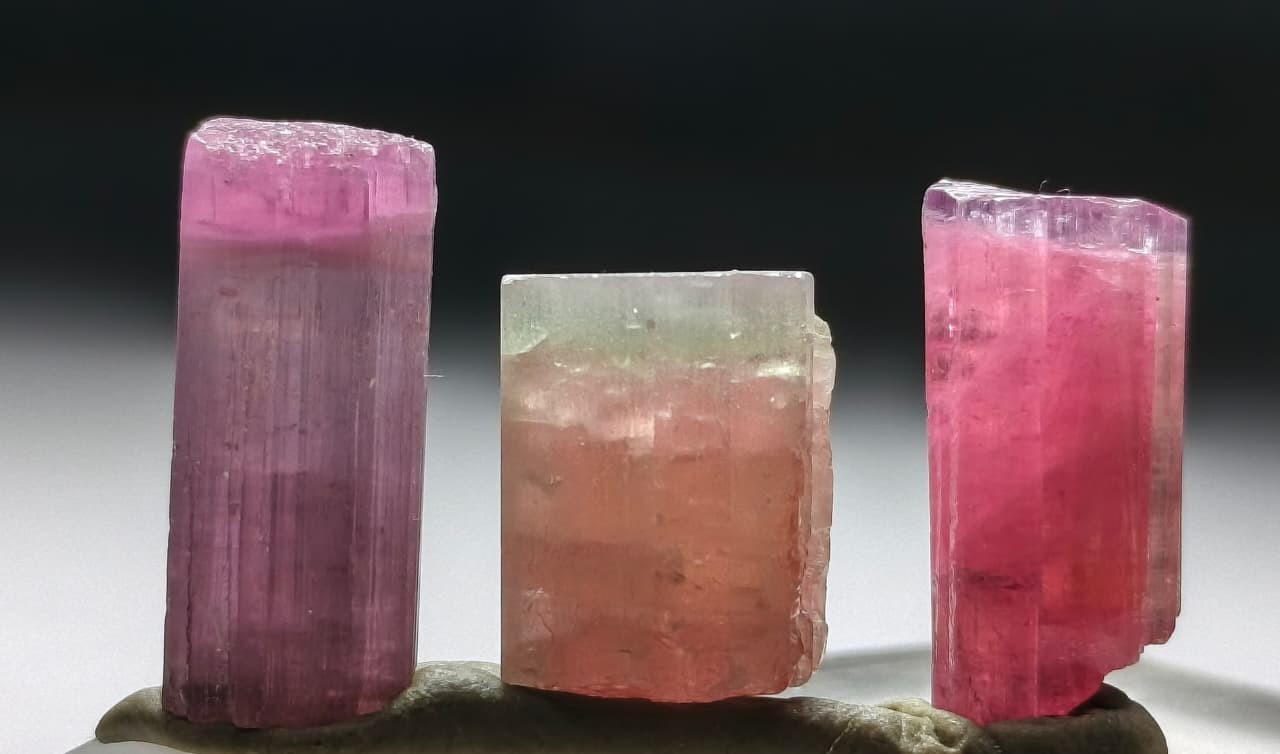 Bi colour terminated tourmaline crystals - 37 Carats