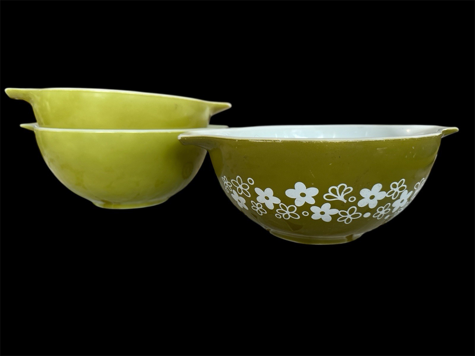 Lot Of 3 PYREX 1.5QT Mixing Bowls-2 Avocado, 1 Crazy Daisy Spring Blossom Lot Of 3 PYREX 1.5QT Mixing Bowls-2 Avocado, 1 Crazy Daisy Spring Blossom