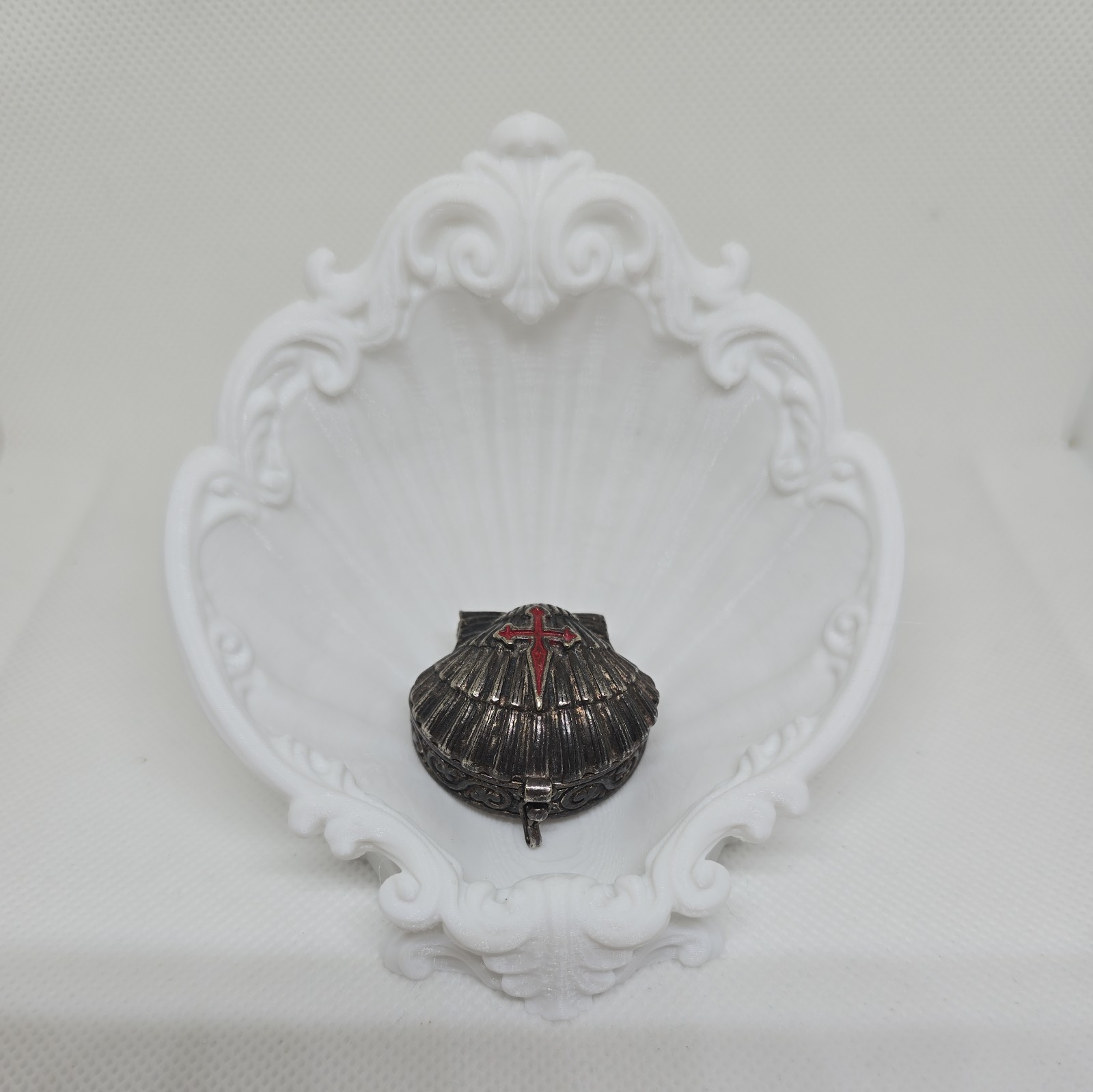 VTG Silver Cross of St James Scallop Shell Camino De Santiago Pill box souvenir