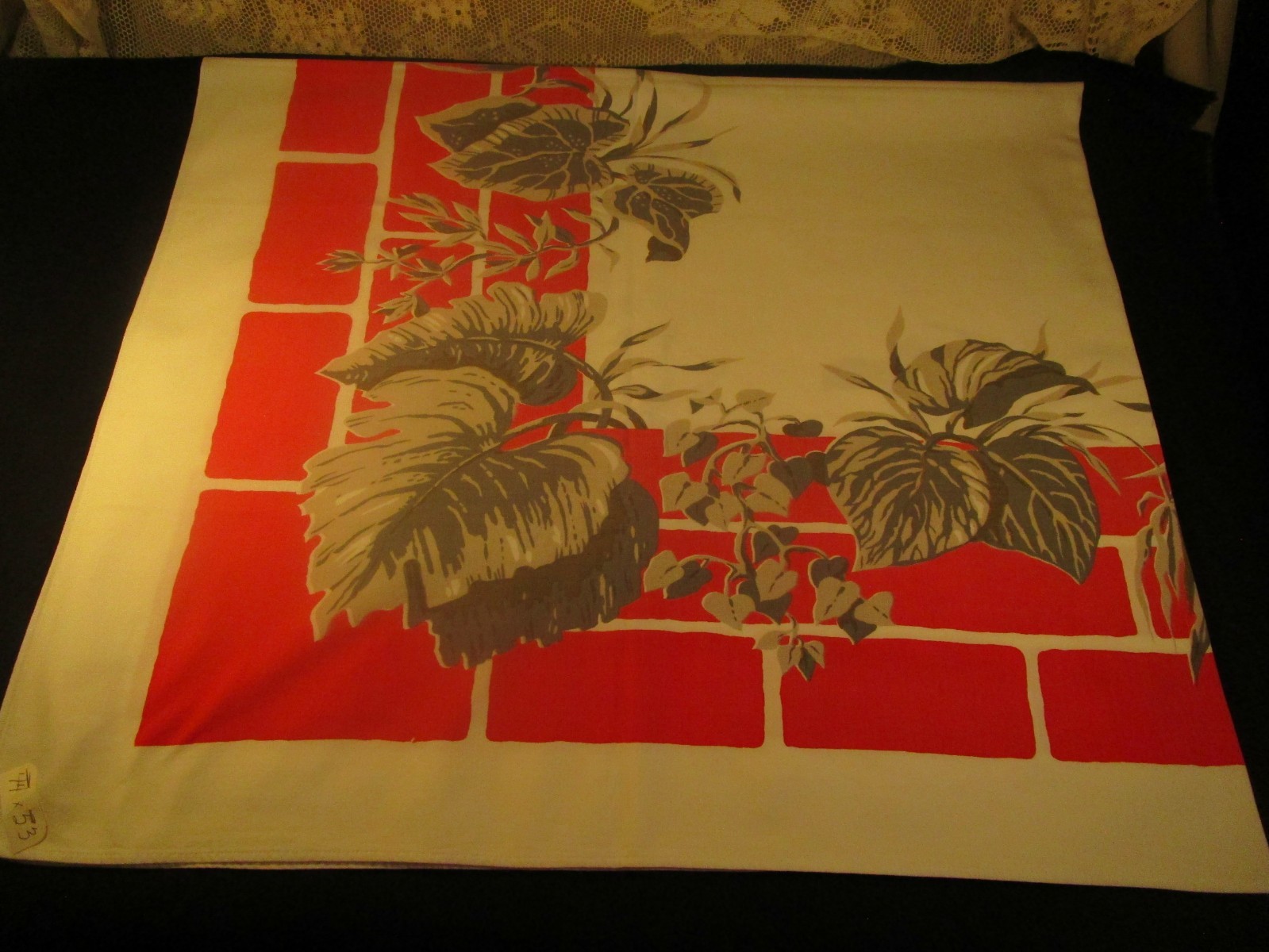 VTG. TRUE COTTON TABLECLOTH 44X52 CLEAN GREY LEAVES RED BRICK
