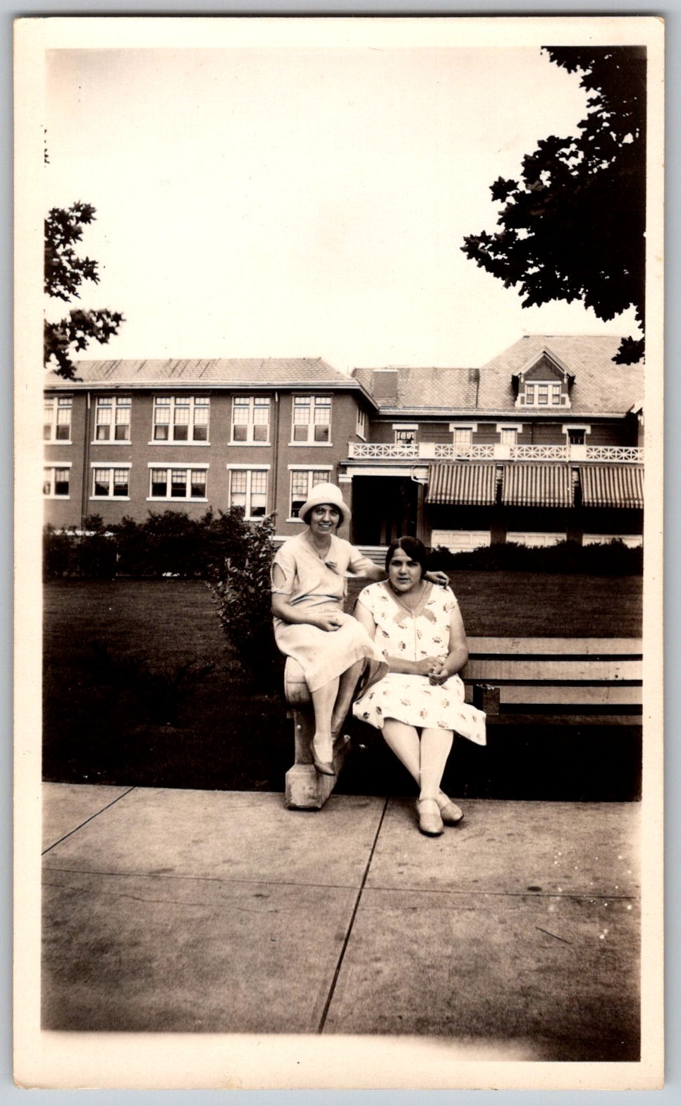 Vtg B&W Snapshot Two Women Bench Flapper Cloche Hat Large Brick Building 1920s