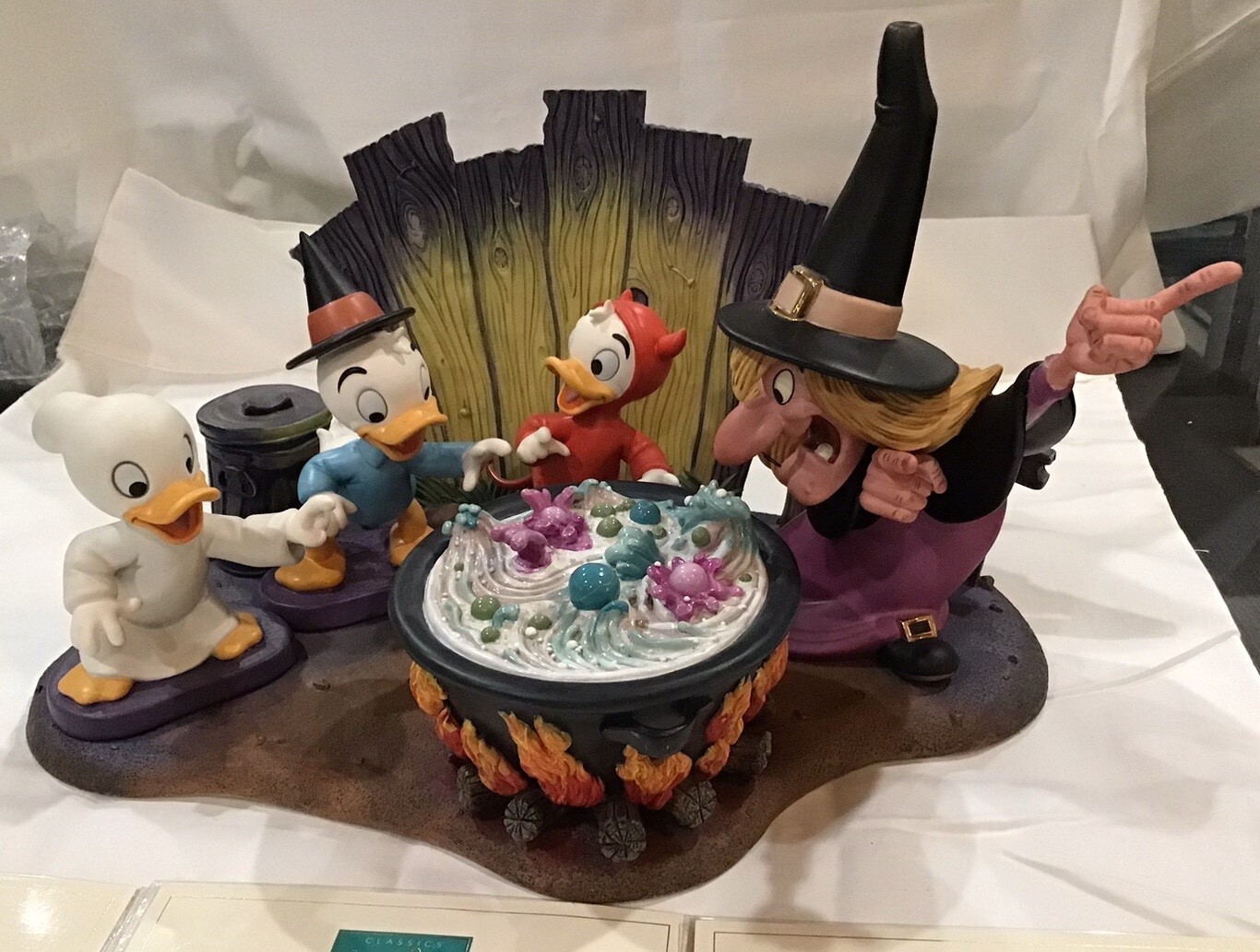 Disney WDCC TRICK OR TREAT Brewing Witch Hazel Ducks set w/Base + Boxes