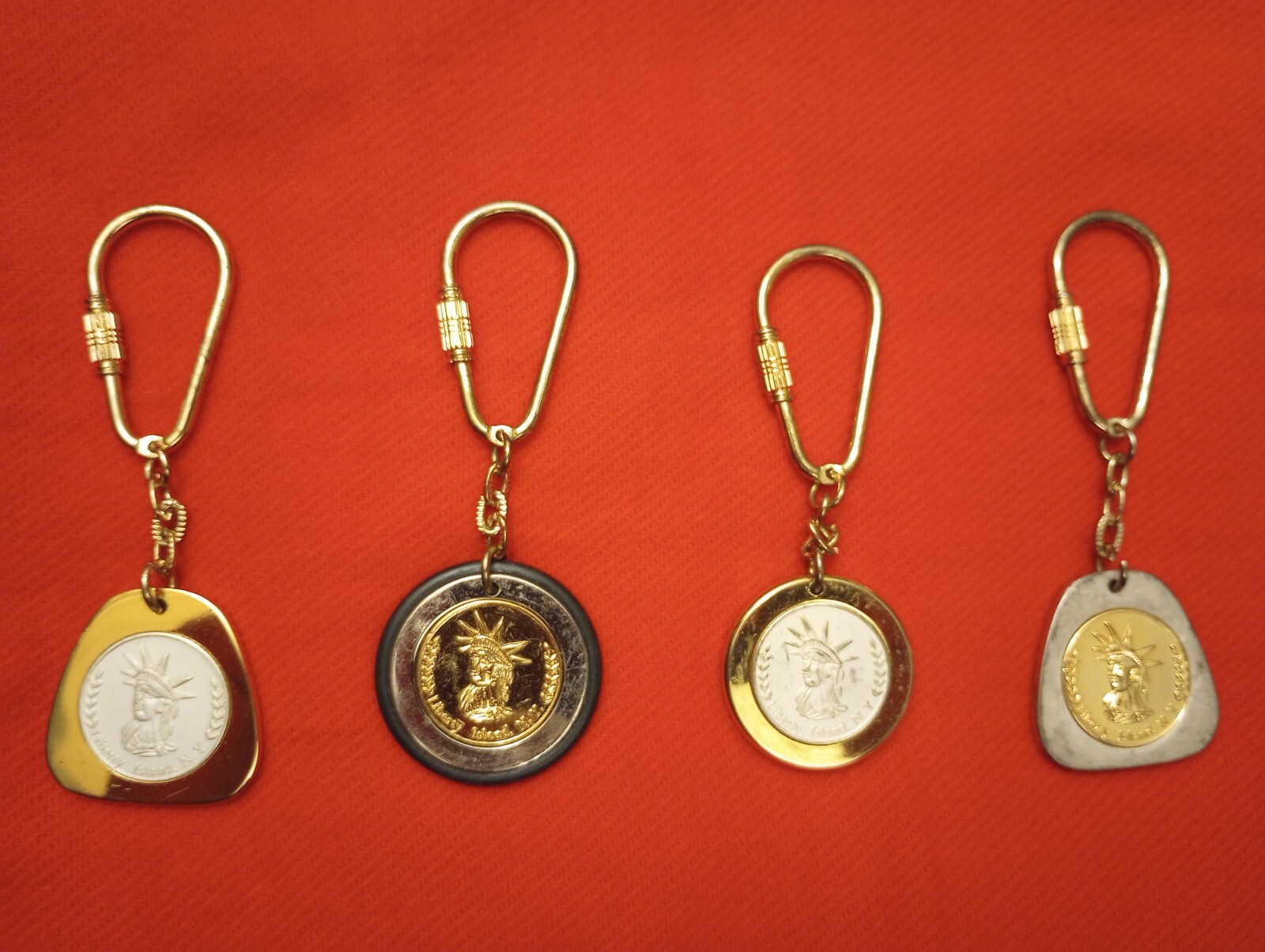 🔥RARE Vintage STATUE of LIBERTY ISLAND NYC Keychain Key Ring Coin Fob Set Of 4