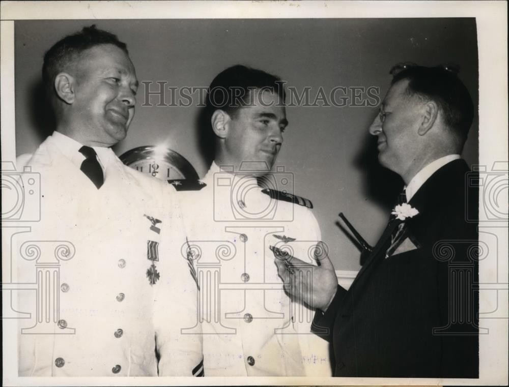 1941 Press Photo DC Navy Secy Frank Knox Distinguished Crosses awarded 1941 Press Photo DC Navy Secy Frank Knox Distinguished Crosses awarded