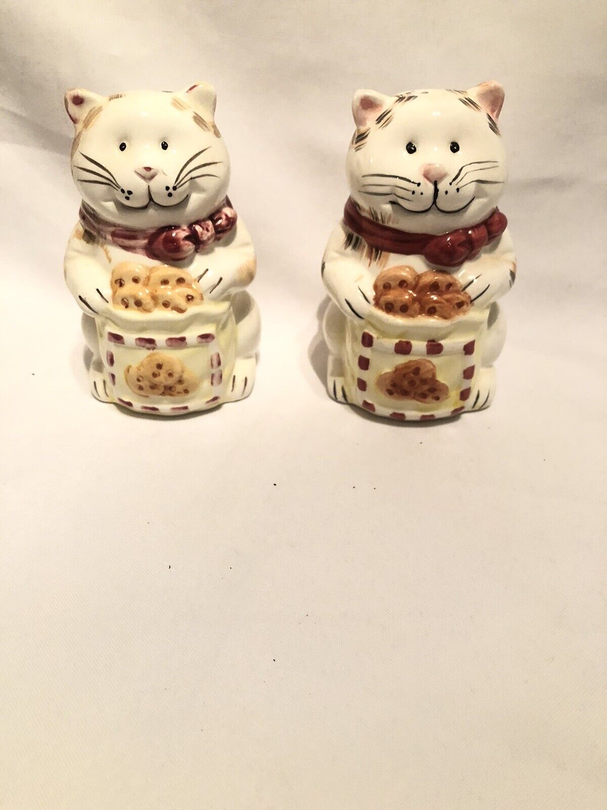 Cats Holding Cookies Salt And Pepper Shakers