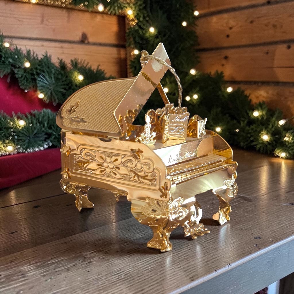 1994 Danbury Mint Gold Plated Christmas Ornament BABY GRAND PIANO 1994 Danbury Mint Gold Plated Christmas Ornament BABY GRAND PIANO