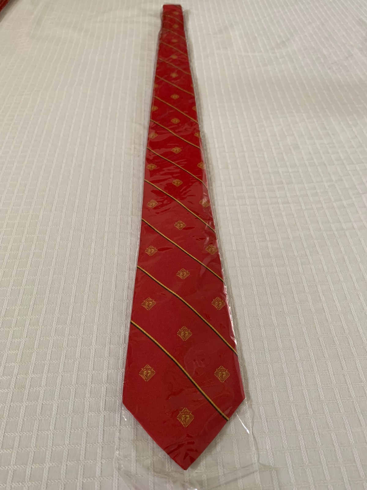 Knights of Columbus 100% mulberry silk, hand-made red tie, 61\