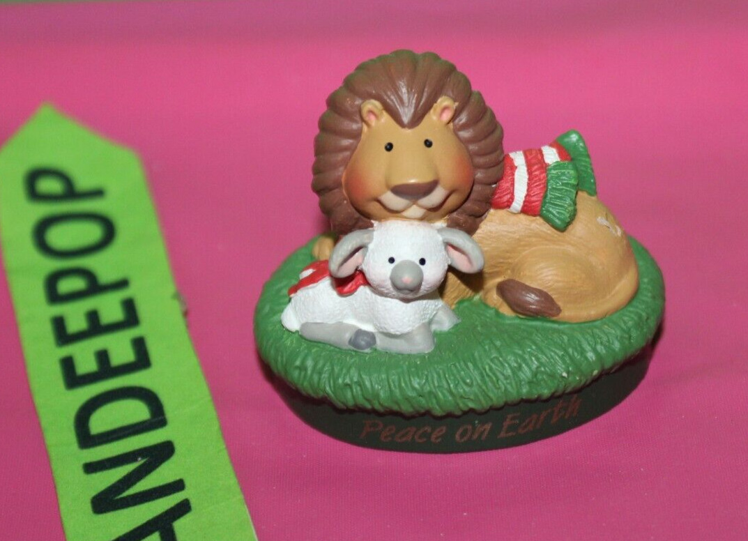 Lion Lamb Peace On Earth Merry Mini Keepsakes 1995 Figurine Hallmark QFM8287