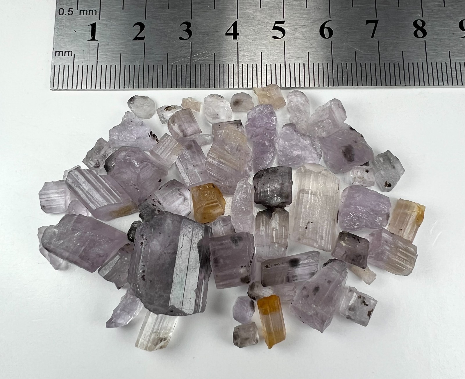 Natural Purple Scapolite Rough Lot from Badakhshan Afghanistan_138 Carat Natural Purple Scapolite Rough Lot from Badakhshan Afghanistan_138 Carat