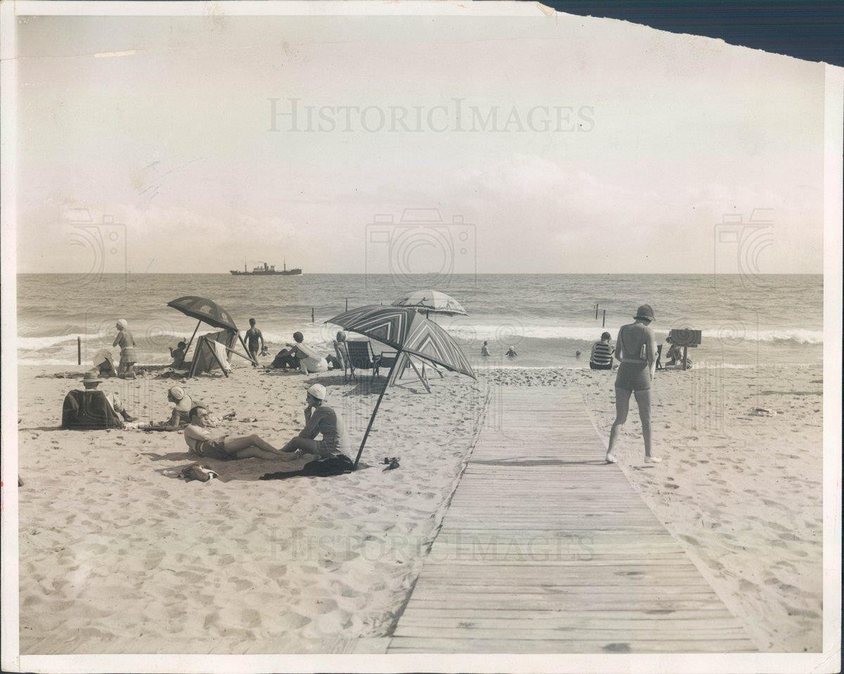 1932 Press Photo Palm Beach FL Society at Sea Spray Beach for Winter - ner38781
