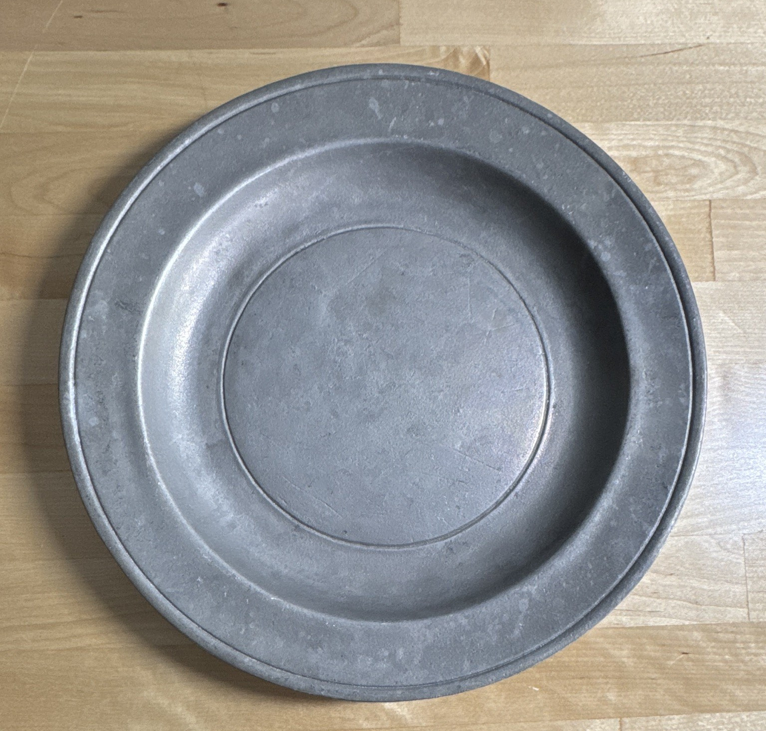 Gates House Wilton Pewter Plate Gray, Wilton-Columbia PA USA