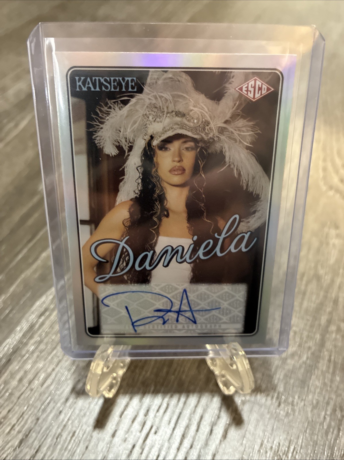 ESCO KATSEYE WILD #14 Daniela Autograph Serial Numbered /40 2026 ESCO KATSEYE WILD #14 Daniela Autograph Serial Numbered /40 2026