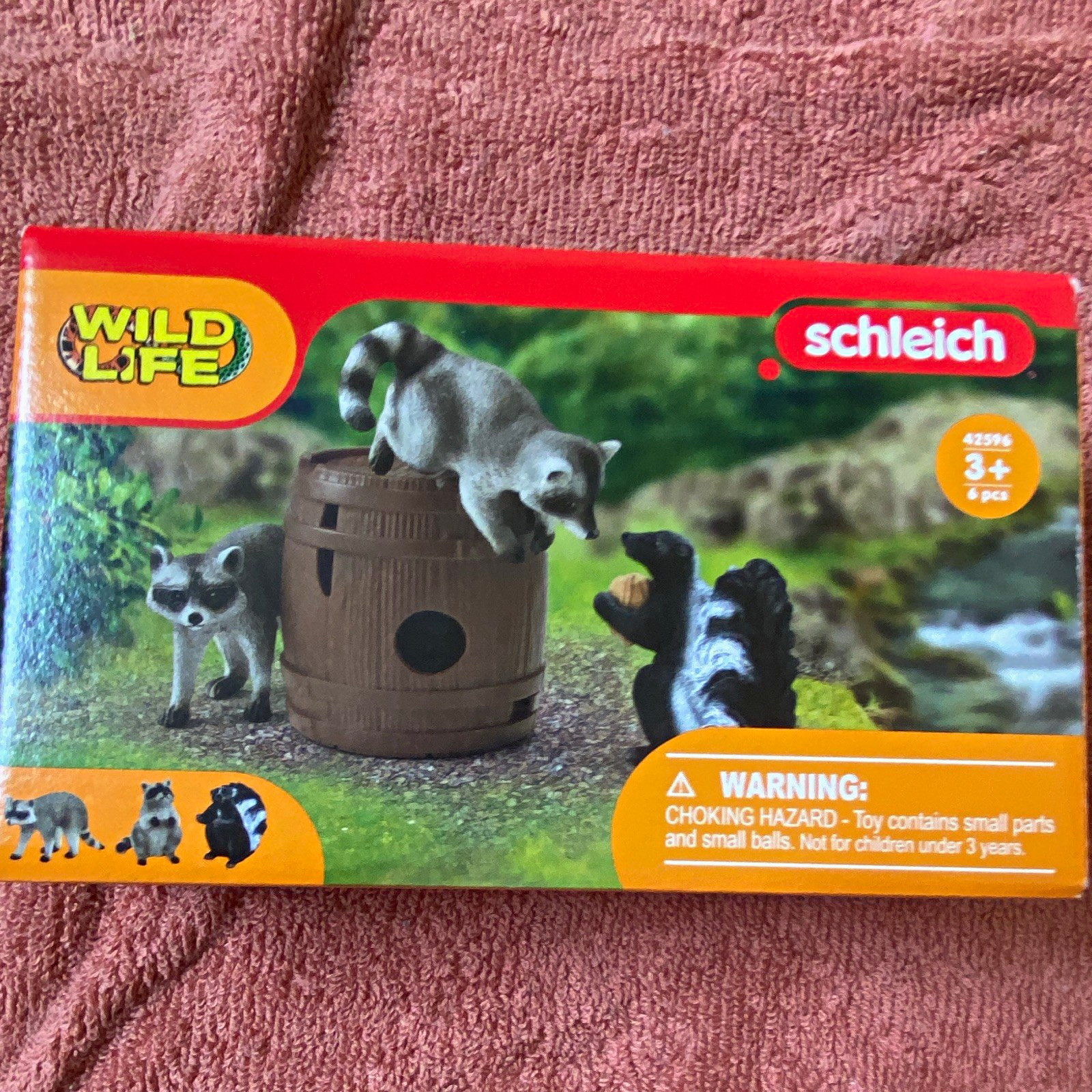 Schleich Wild Life Raccoon Family Toy Figurine Set w/ Barrel 42596