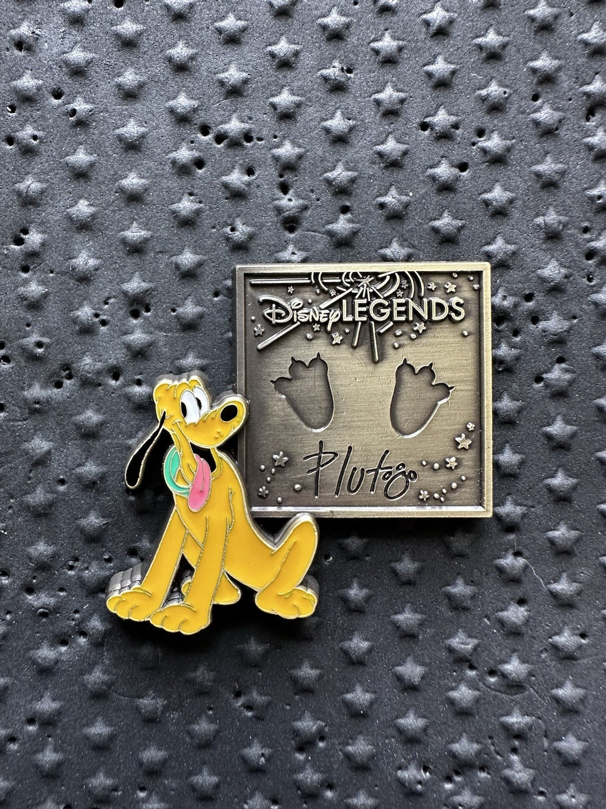 DEC Disney Legends Character Plaque Series 2 Pin - Pluto