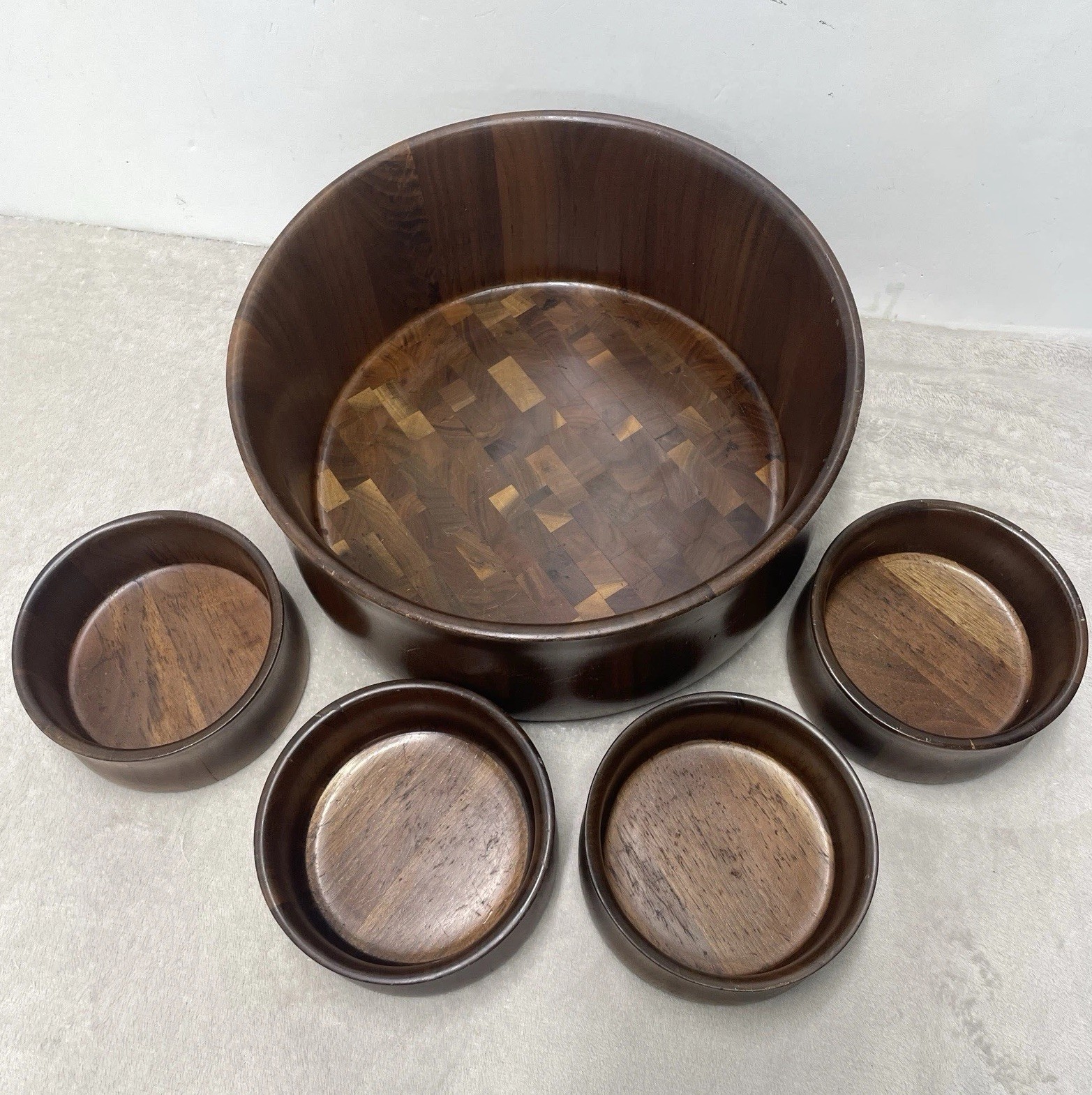 Walnut Wood Vintage XL Checker Base Serving Bowl + 4 Salad Bowls Lebanon Supply Walnut Wood Vintage XL Checker Base Serving Bowl + 4 Salad Bowls Lebanon Supply