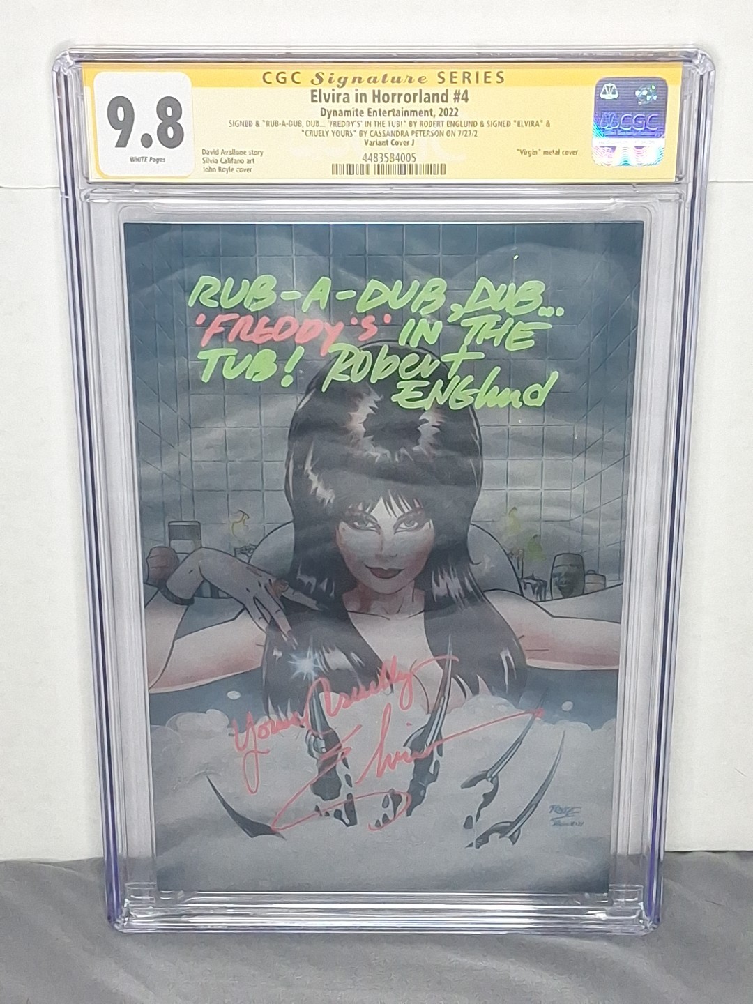 SIGNED BY ELVIRA & ROBERT ENGLUND ELVIRA IN HORRORLAND #4 METAL COVER SIGNED BY ELVIRA & ROBERT ENGLUND ELVIRA IN HORRORLAND #4 METAL COVER