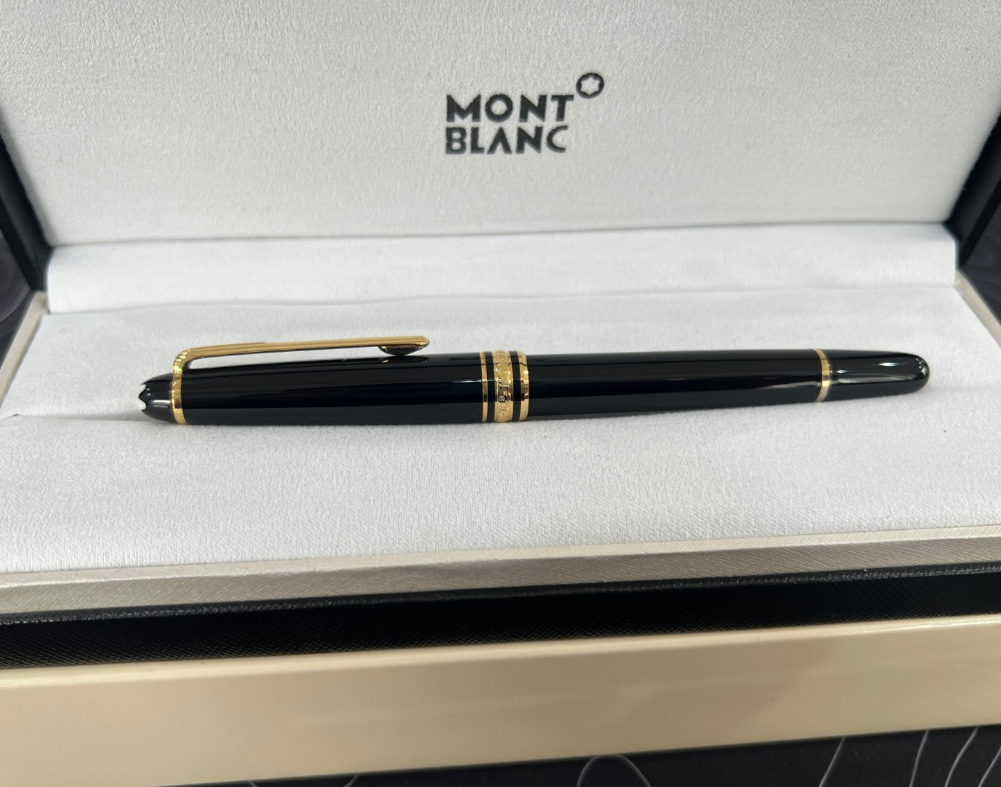 Luxury Black Gold M.B Meisterstuck 163 Rollerball Pen New in Gift Box Writing