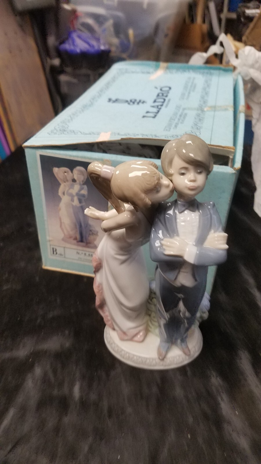 Vintage LLADRO Let’s Make Up Girl Kissing Boy 5555 Figurine In Box 8\