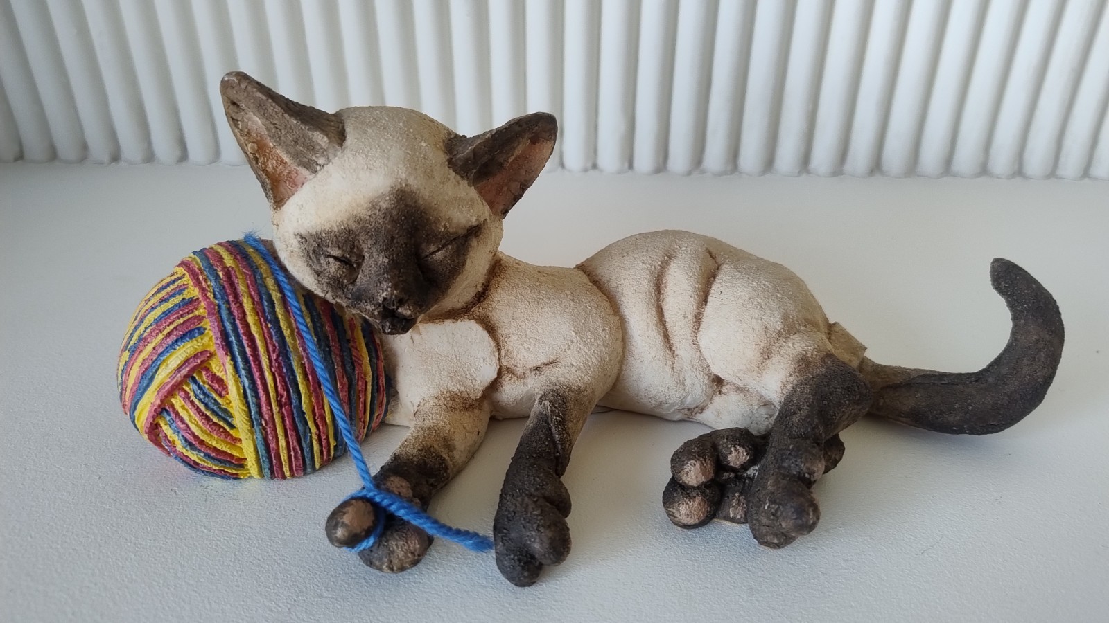 Country Artists A Breed Apart Mocha Siamese Kitten Cat With Ball Of Wool 05218 Country Artists A Breed Apart Mocha Siamese Kitten Cat With Ball Of Wool 05218