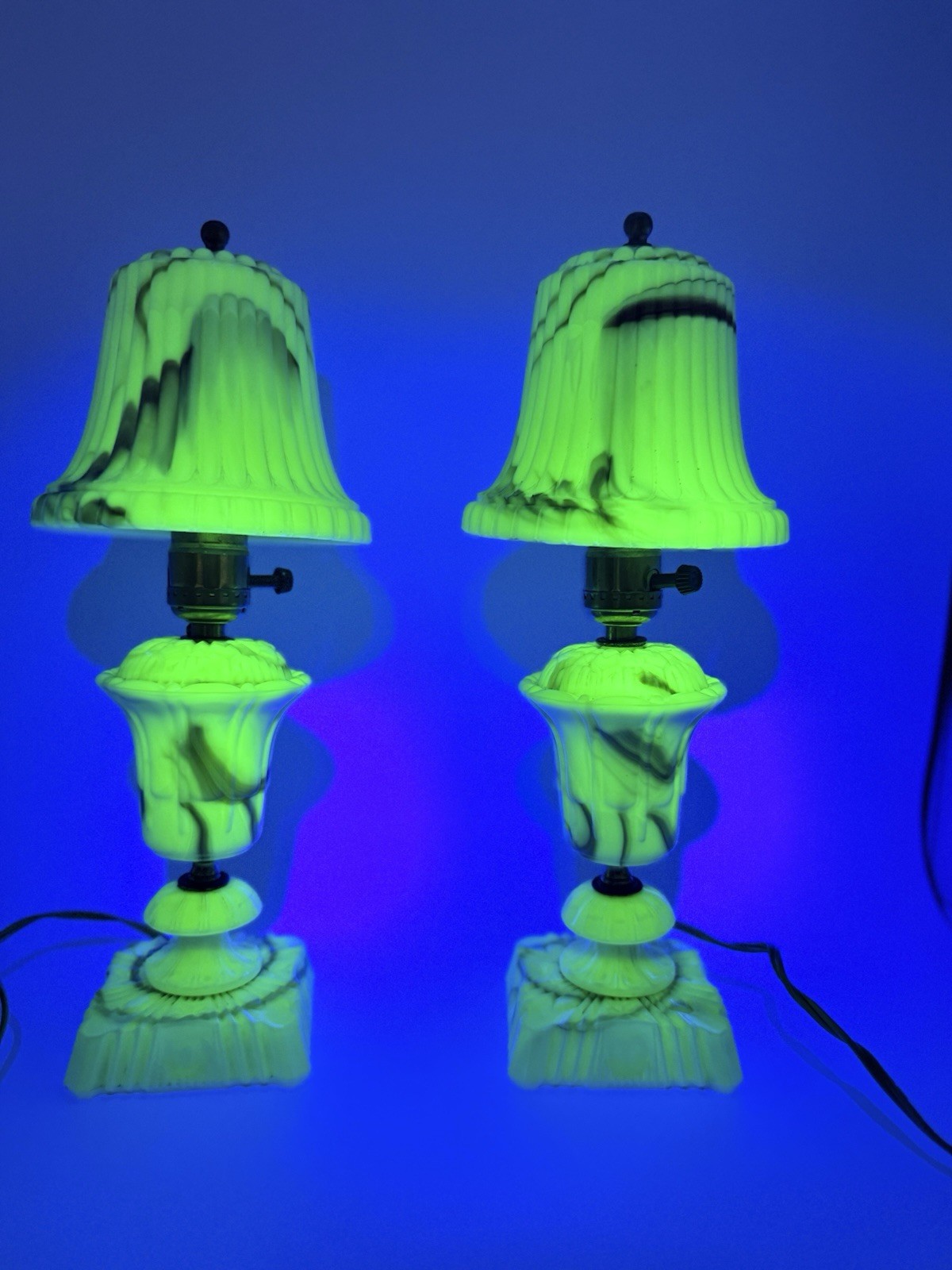 1920s Pair Of Akro Agate Uranium Lamps With Shade 