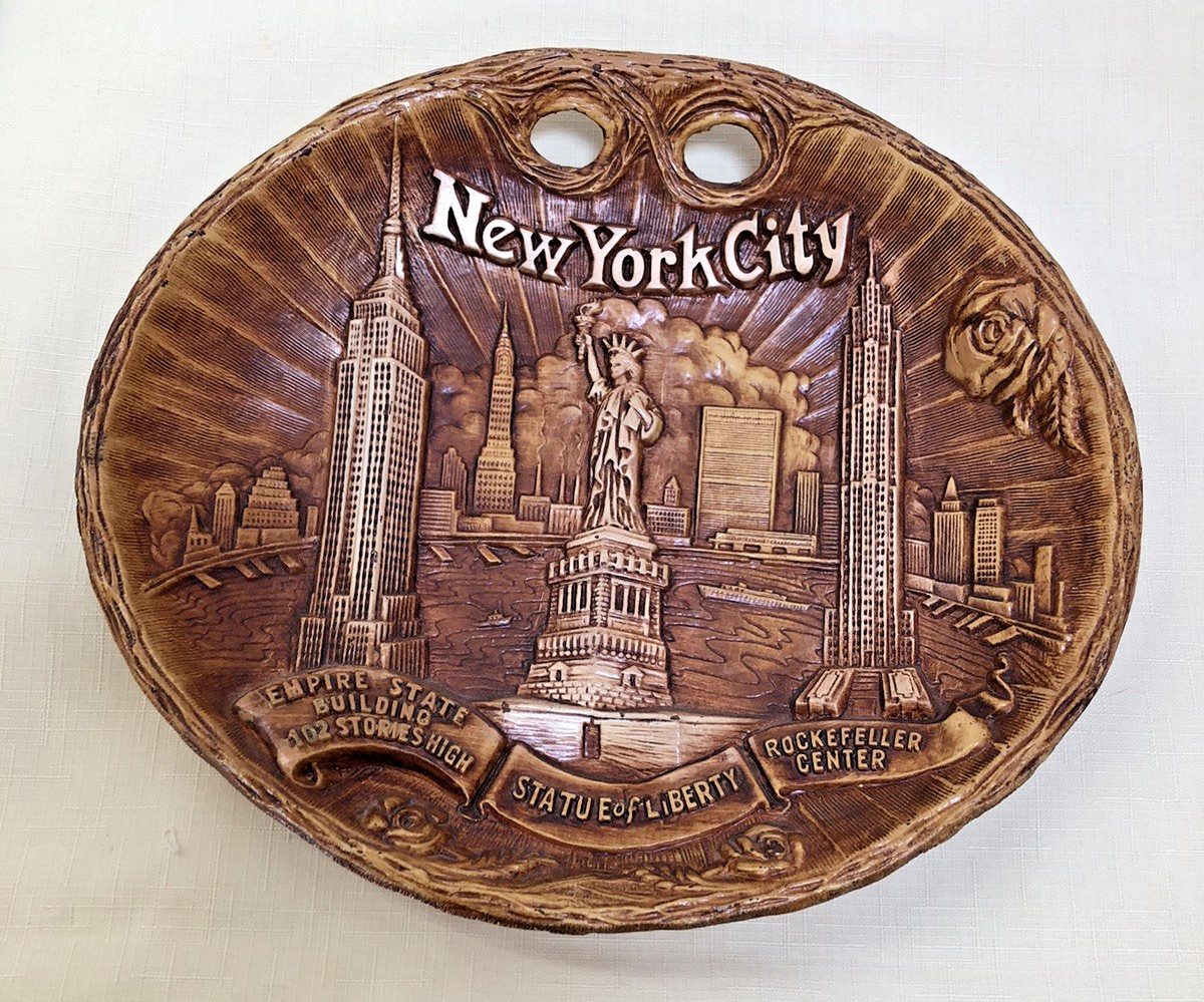 Vintage 60s NEW YORK CITY Faux Wood Plaque Plate Souvenir ARROW NOVELTY CO.