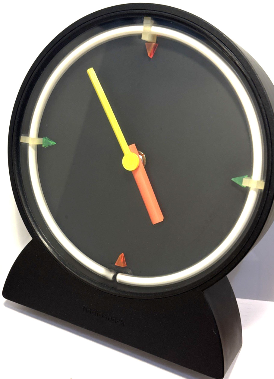 RETRO 80'S RADIO SHACK VINTAGE CLOCK. CLOCK MECHANISM WORKS *SEE DESCRIPTION* RETRO 80'S RADIO SHACK VINTAGE CLOCK. CLOCK MECHANISM WORKS *SEE DESCRIPTION*