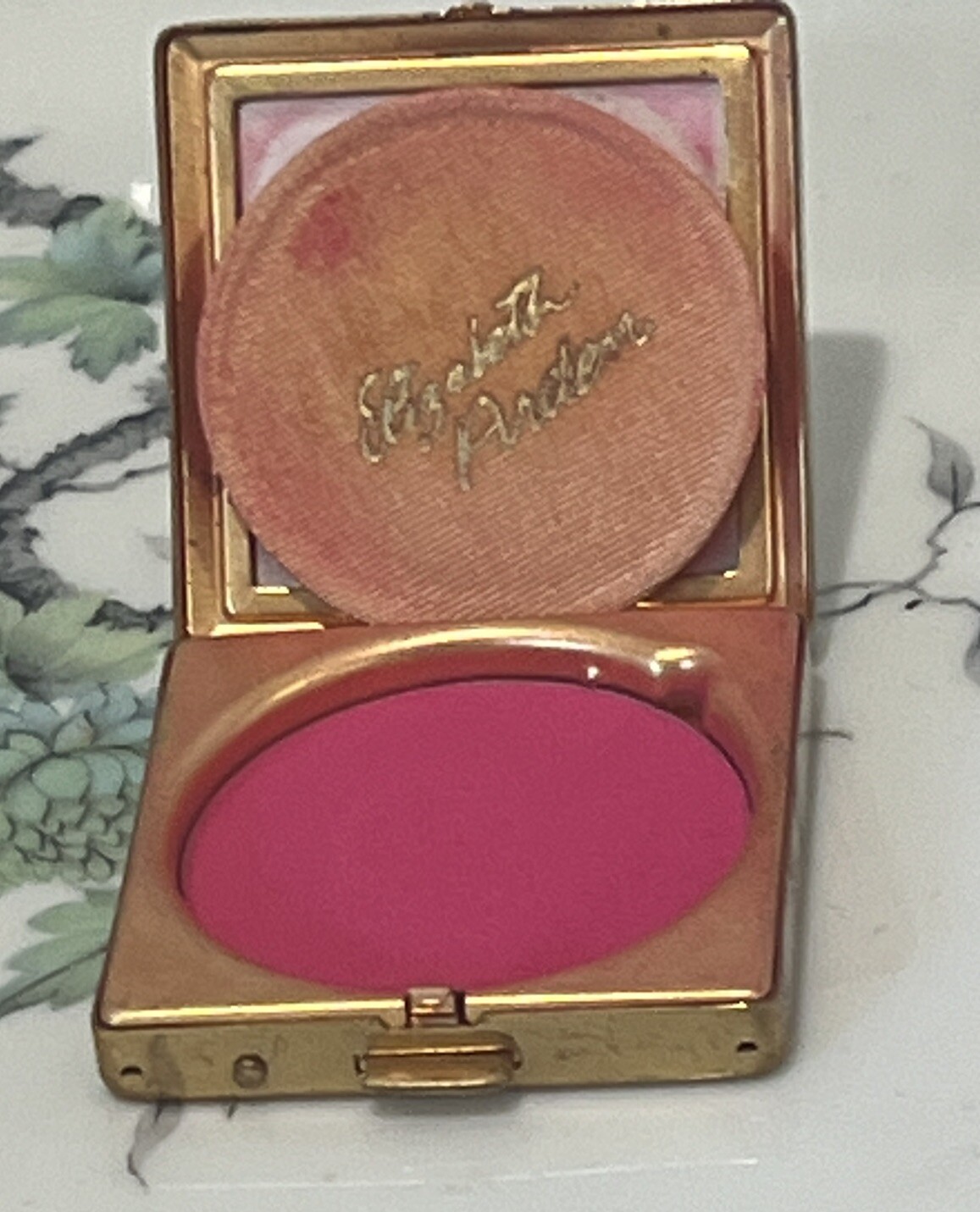 VINTAGE ELIZABETH ARDEN CHEEK ROUGE BLUSH GOLD METAL COMPACT PARMA VIOLET NEW