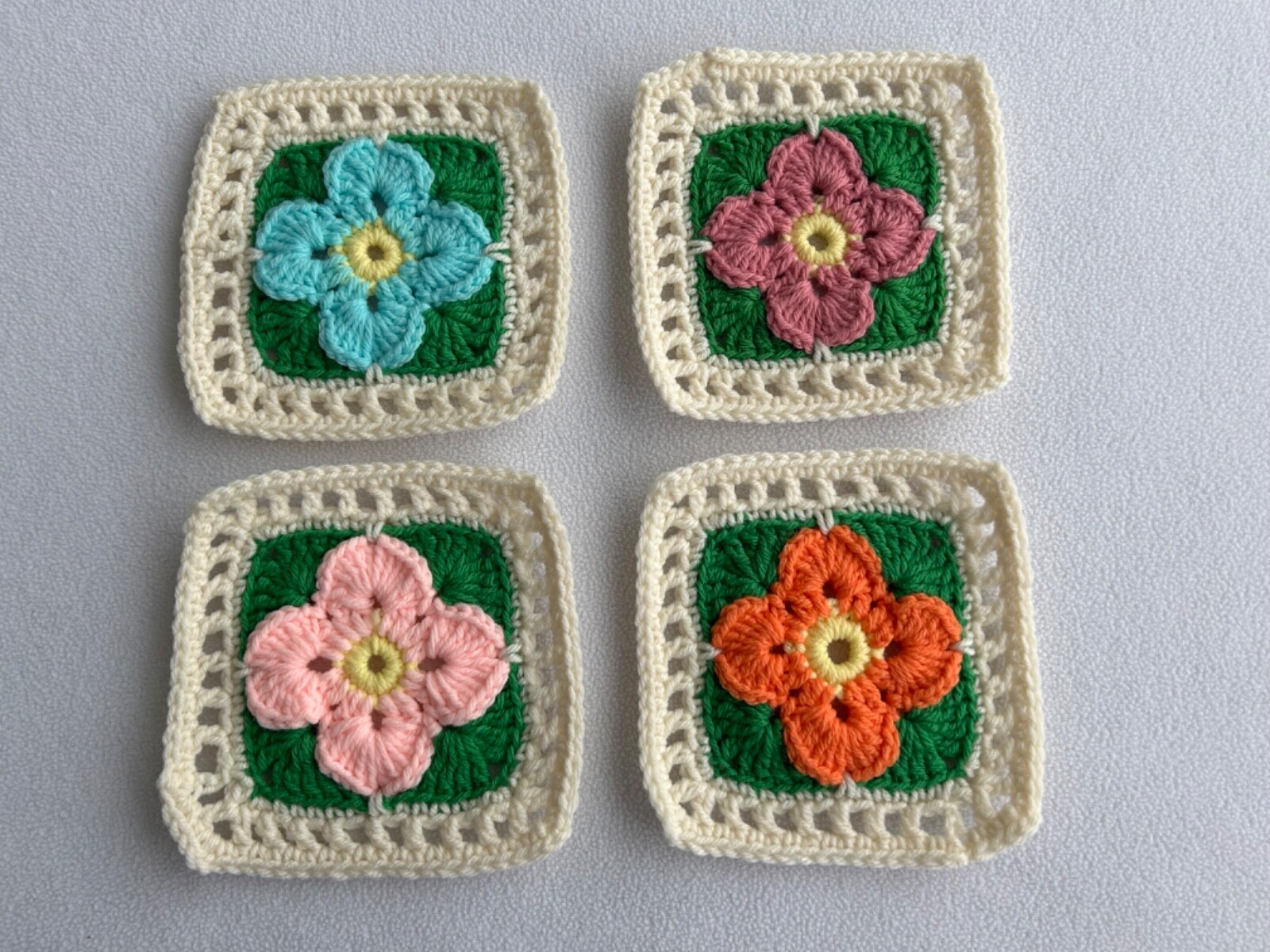 Vintage Handmade Crochet Potholders Set of 4 Flower Design